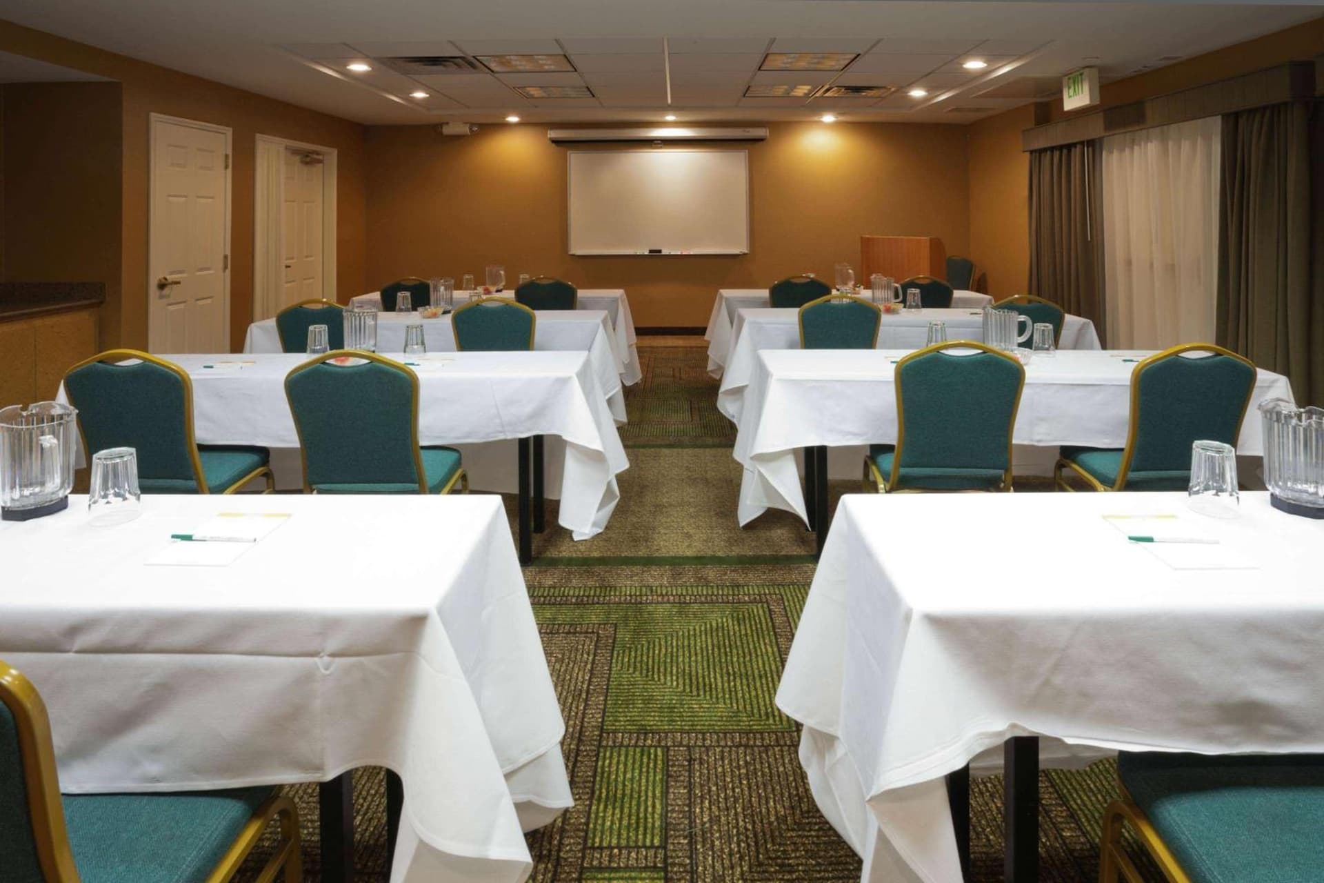 La Quinta by Wyndham Salt Lake City Airport gallery photo in Salt Lake City, UT — image 8