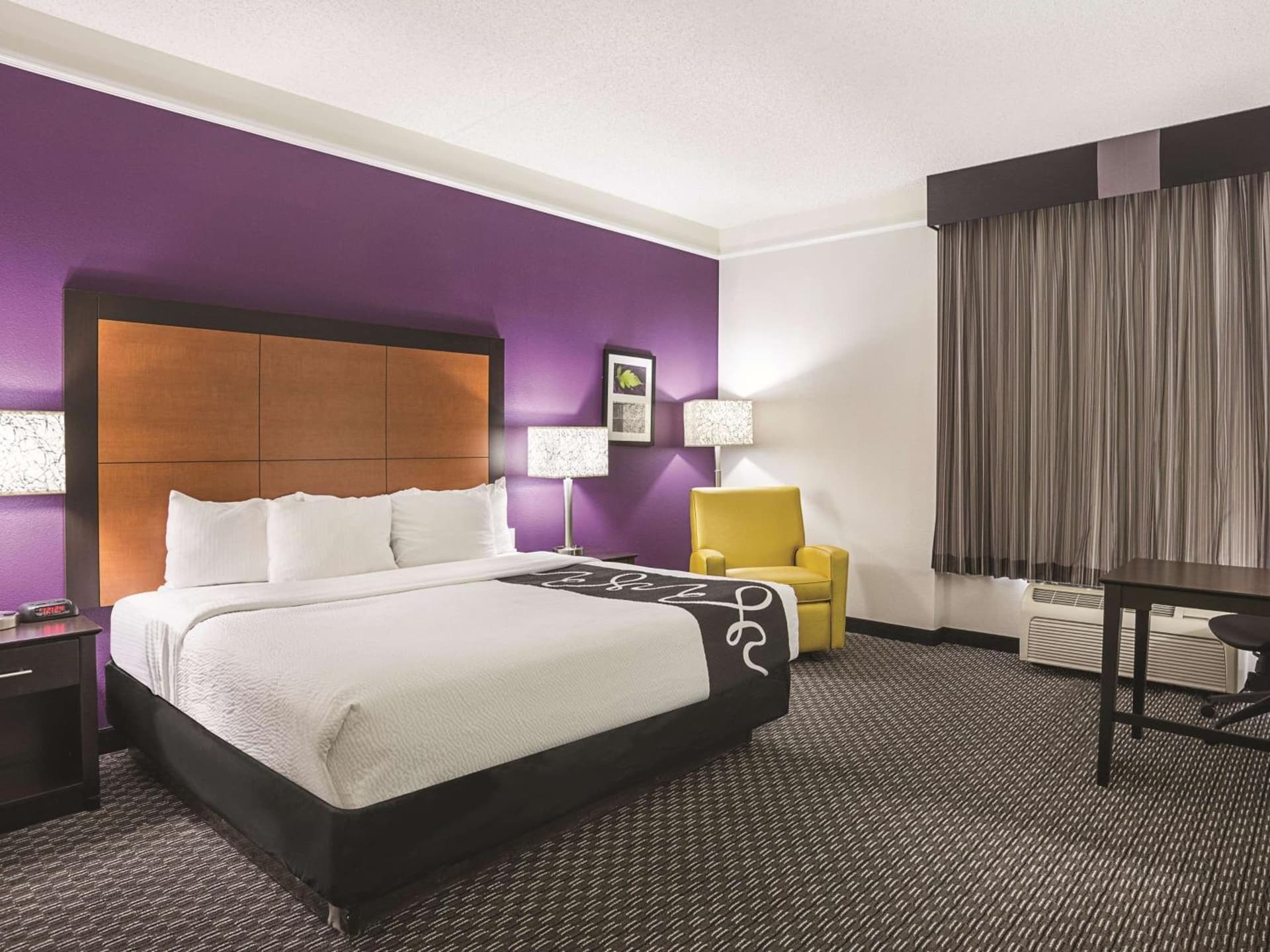 La Quinta Inn & Suites by Wyndham Phoenix Scottsdale gallery photo in Scottsdale, AZ — image 26