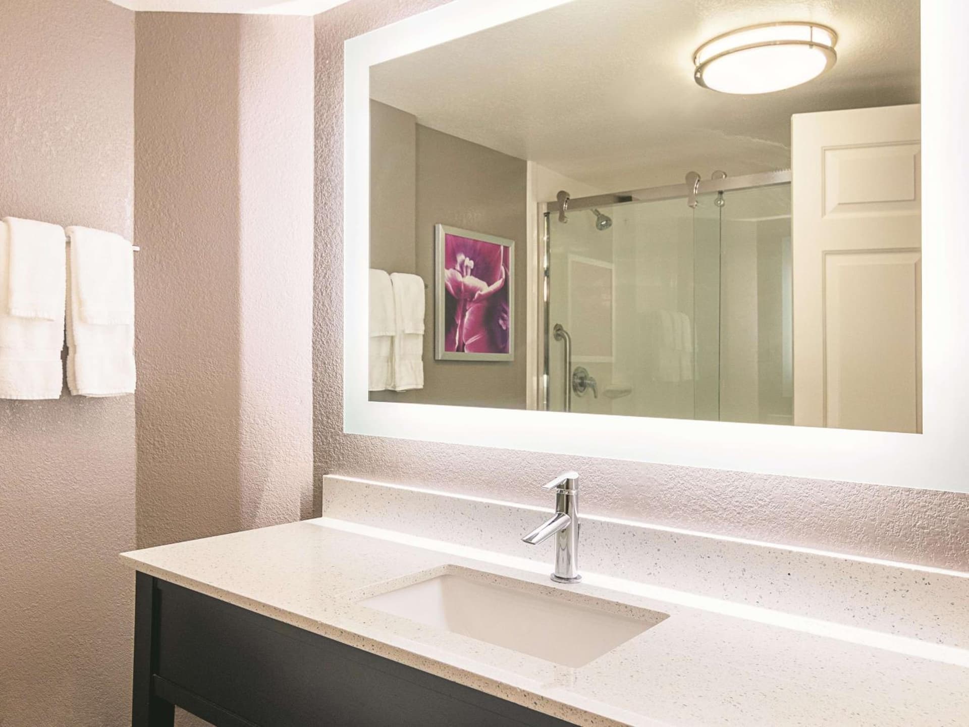 La Quinta Inn & Suites by Wyndham Phoenix Scottsdale gallery photo in Scottsdale, AZ — image 25