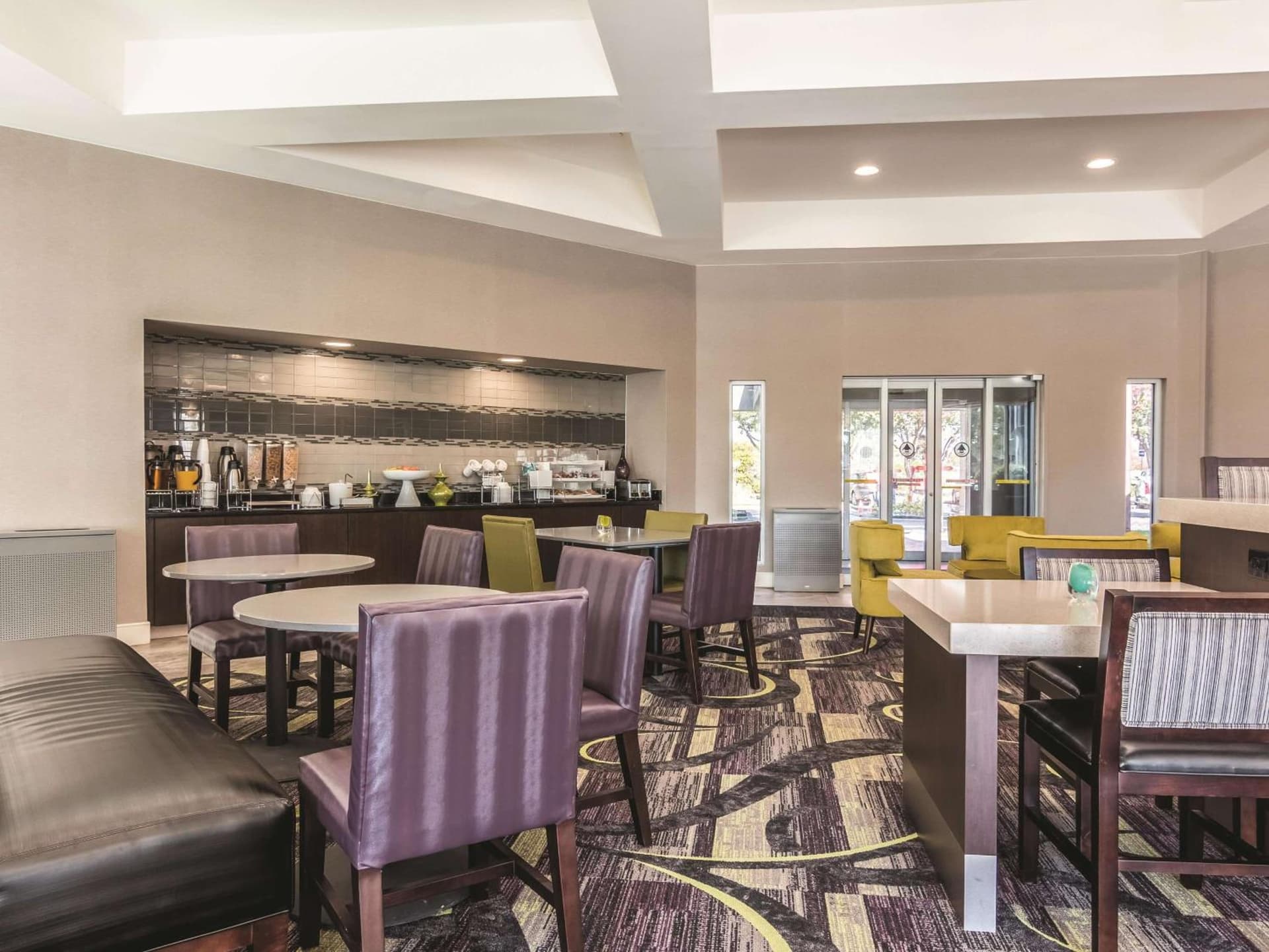 La Quinta Inn & Suites by Wyndham Shreveport Airport gallery photo in Shreveport, LA — image 21