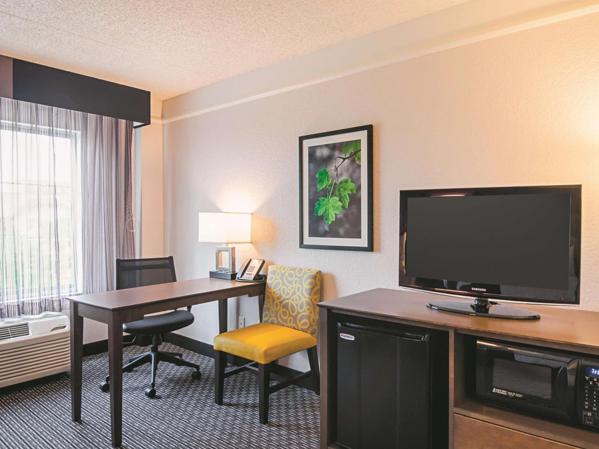 La Quinta Inn & Suites by Wyndham Denver Airport DIA gallery photo in Denver, CO — image 38