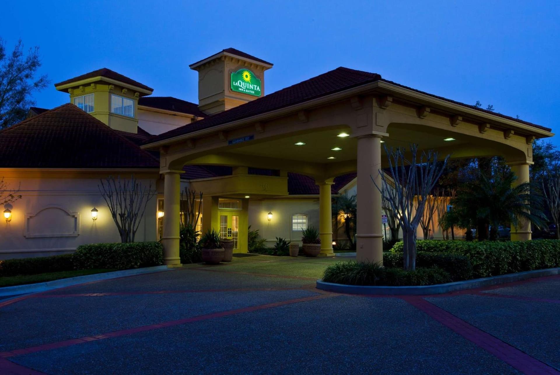 La Quinta by Wyndham USF (Near Busch Gardens) interior in Tampa, FL — gallery photo 2