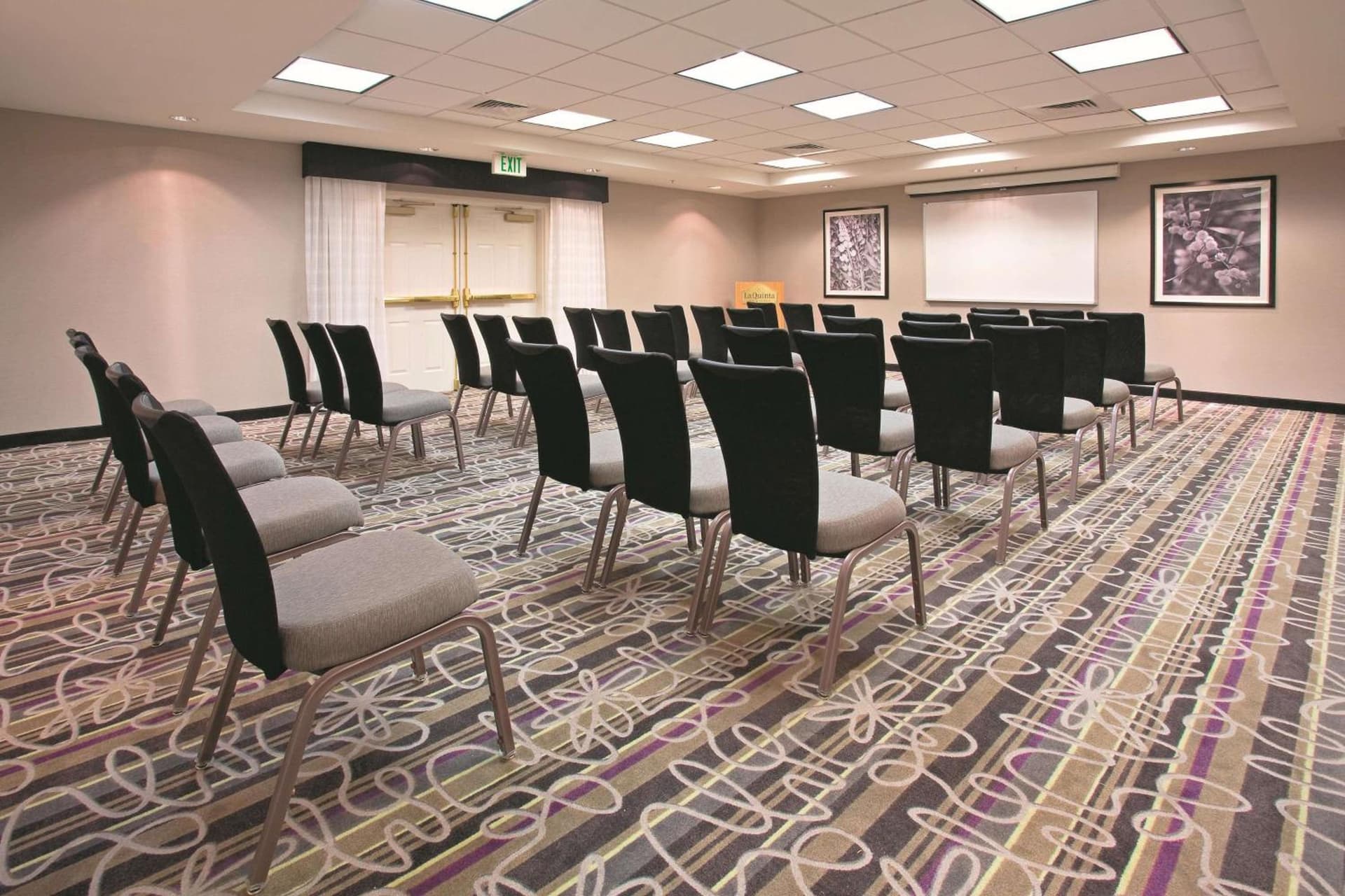 La Quinta Inn & Suites by Wyndham Mesa Superstition Springs interior in Mesa, AZ — gallery photo 2