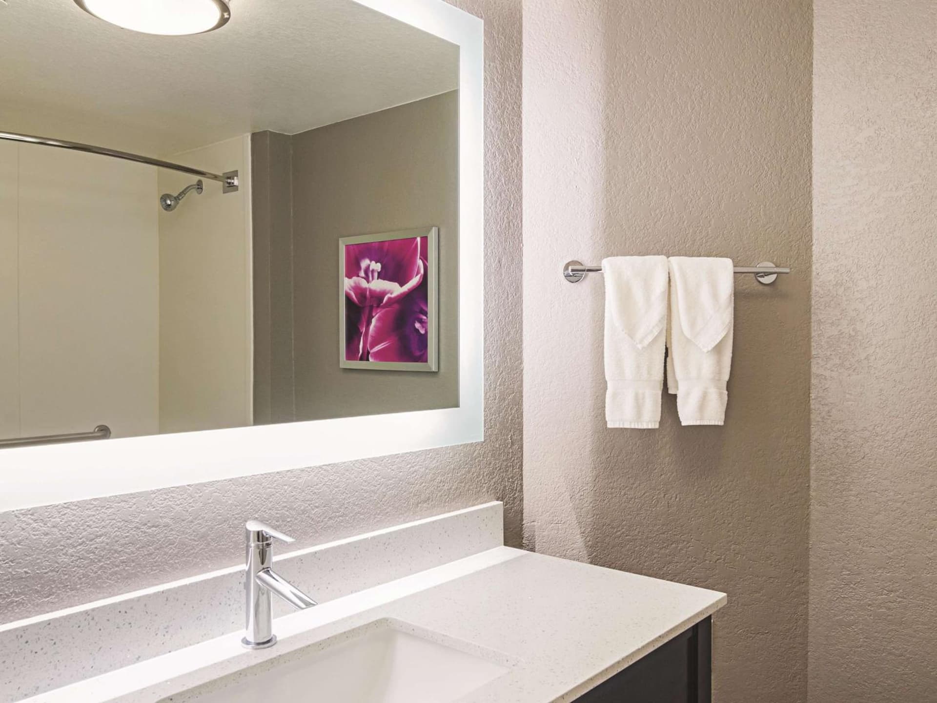 La Quinta Inn & Suites by Wyndham Denver Airport DIA gallery photo in Denver, CO — image 18