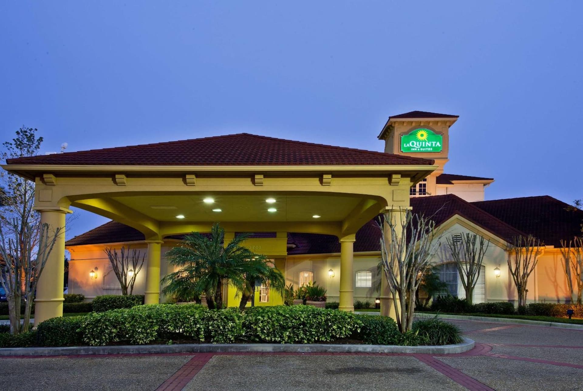 La Quinta by Wyndham USF (Near Busch Gardens) featured exterior or lobby in Tampa, FL — similar hotel