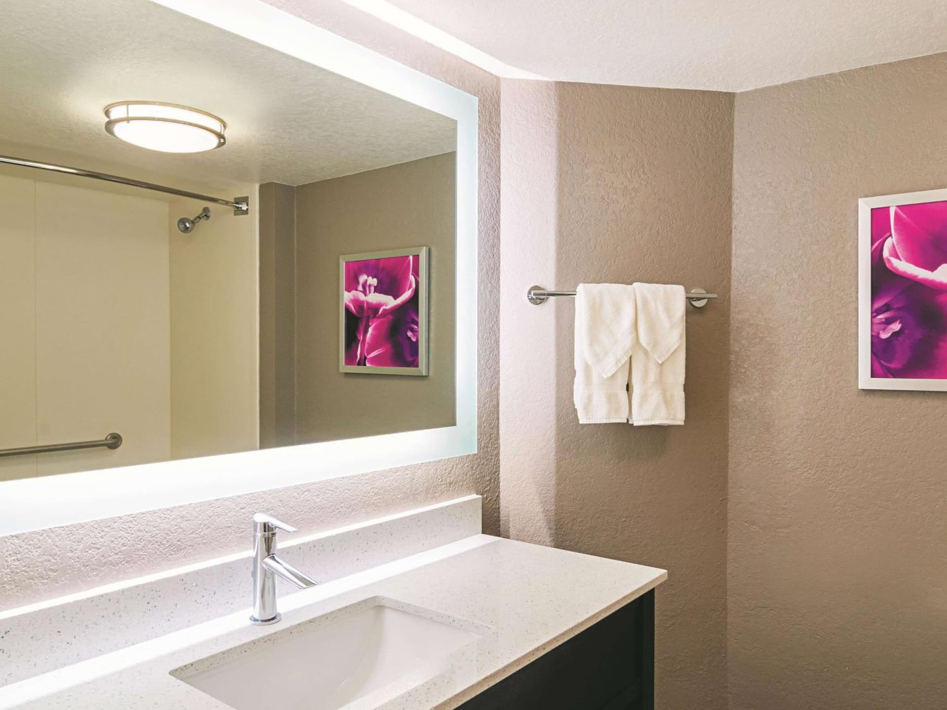 La Quinta Inn & Suites by Wyndham Denver Airport DIA gallery photo in Denver, CO — image 34