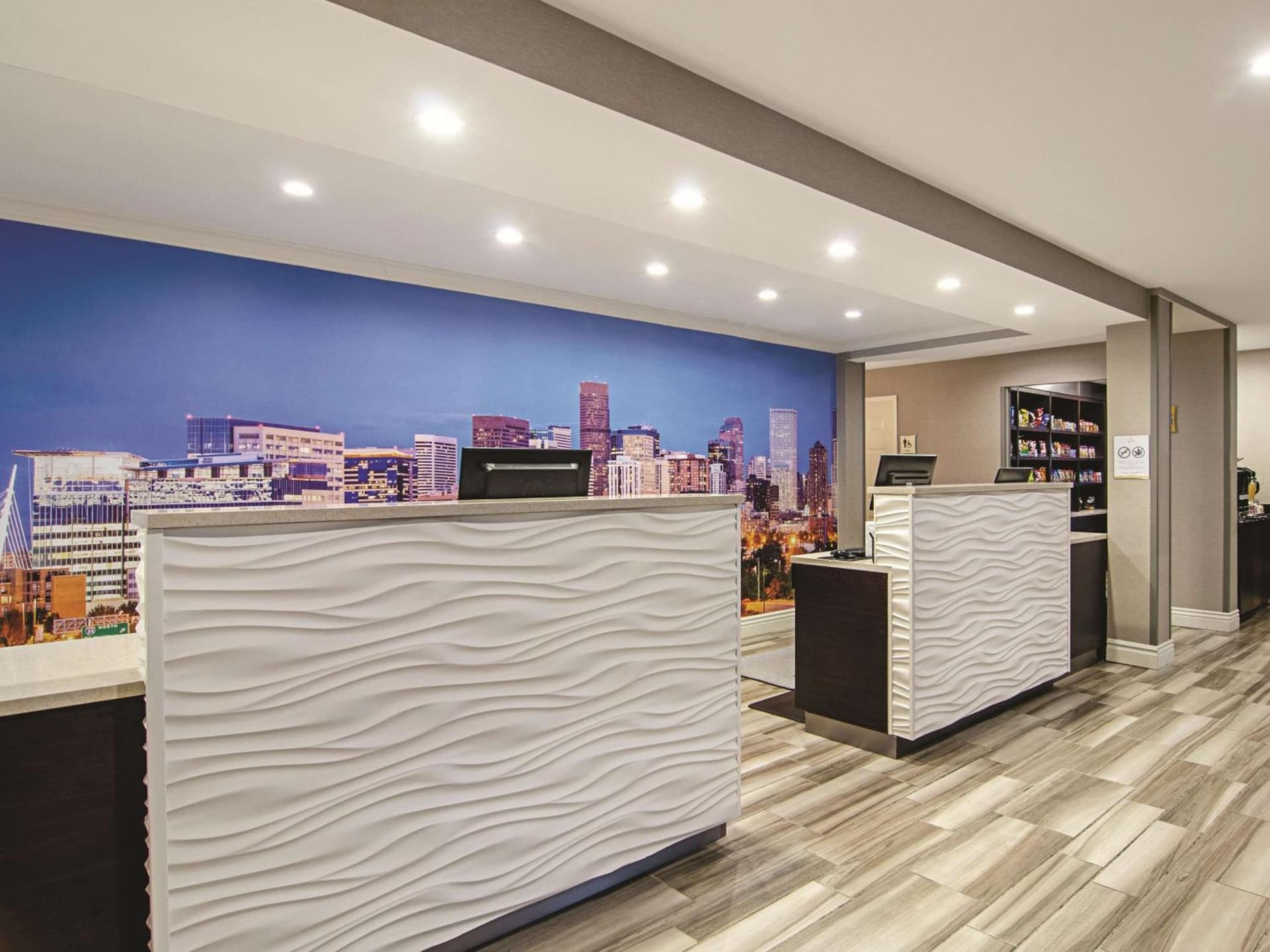 La Quinta Inn & Suites by Wyndham Denver Airport DIA gallery photo in Denver, CO — image 35