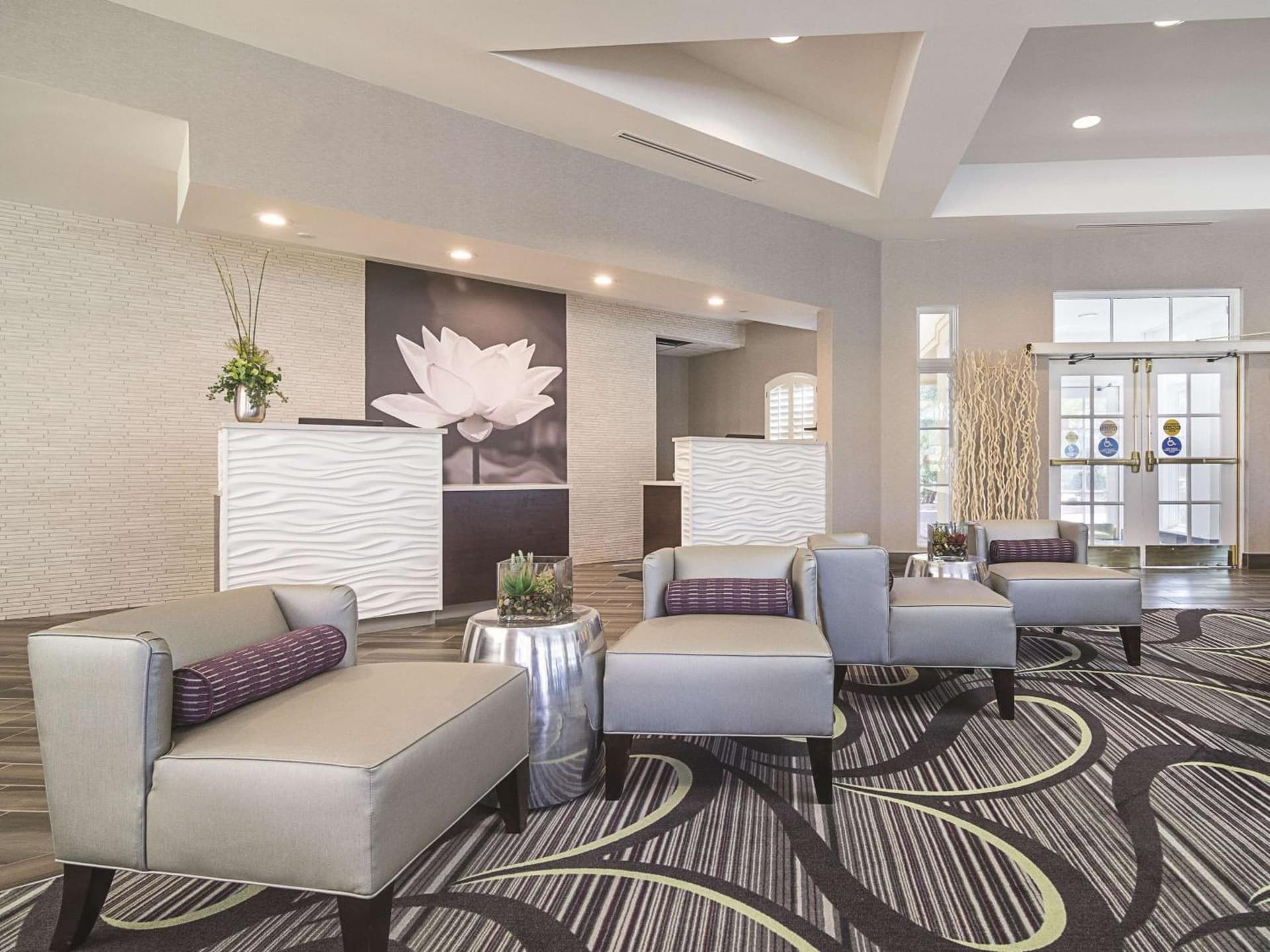 La Quinta by Wyndham Phoenix Mesa West interior in Mesa, AZ — gallery photo 2