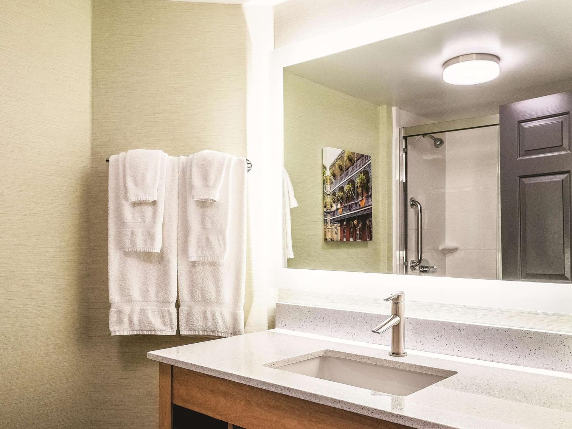 La Quinta Inn & Suites by Wyndham New Orleans Downtown gallery photo in New Orleans, LA — image 63