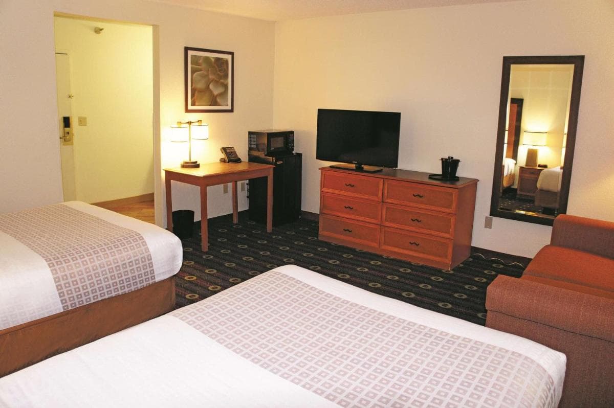 La Quinta Inn by Wyndham Kansas City North gallery photo in Kansas City, MO — image 6