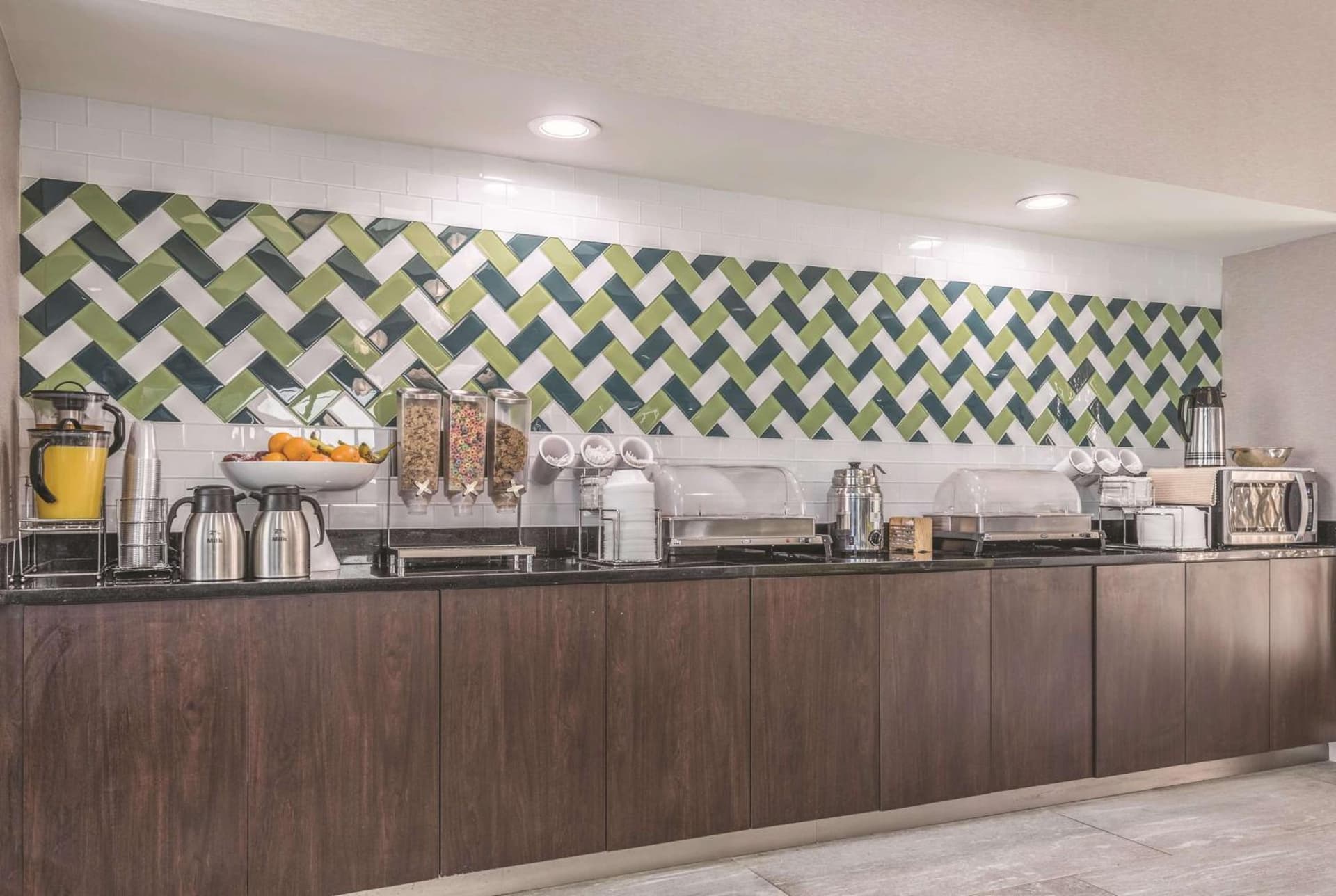La Quinta by Wyndham Orlando Lake Mary gallery photo in Lake Mary, FL — image 17