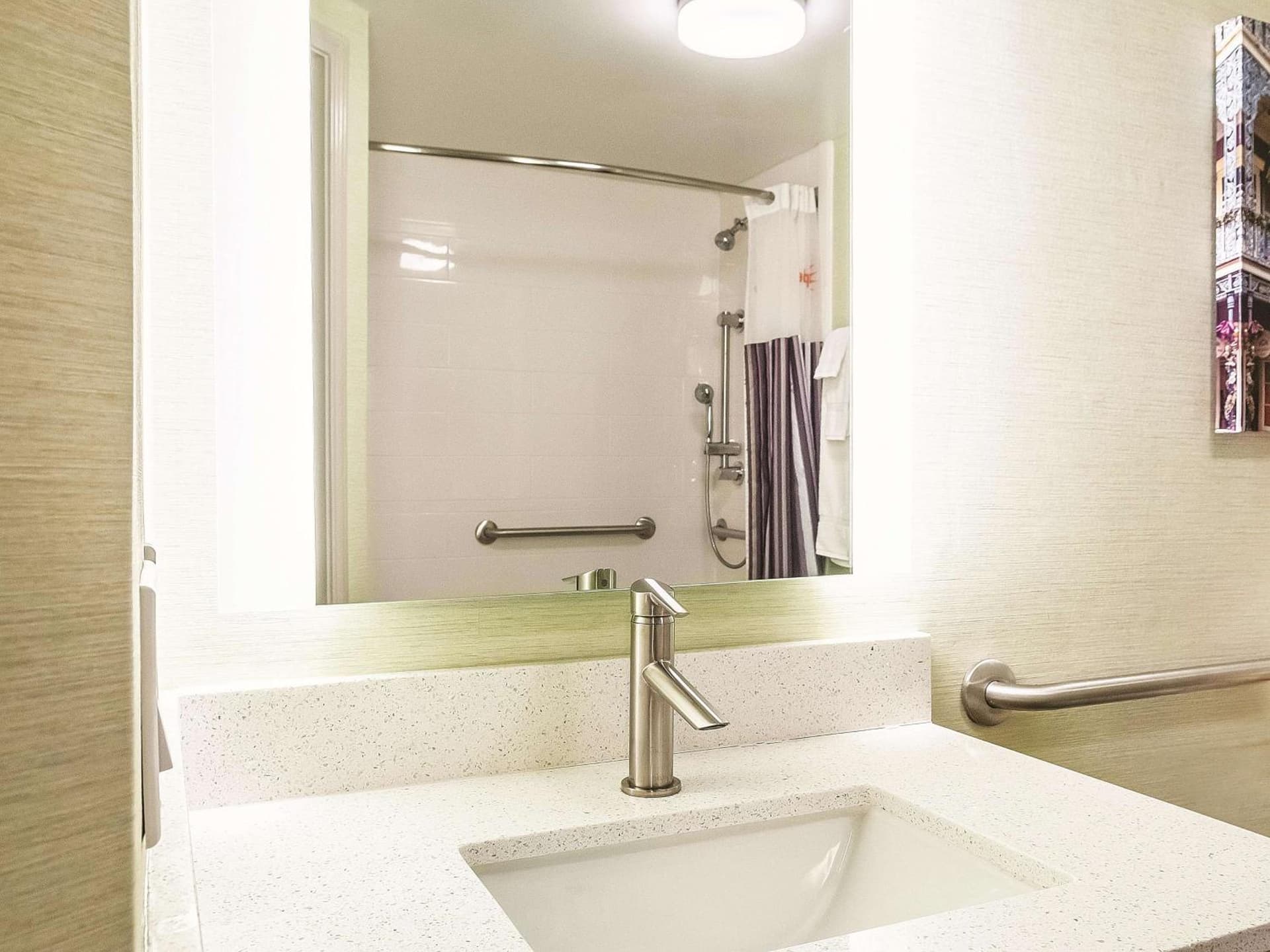 La Quinta Inn & Suites by Wyndham New Orleans Downtown gallery photo in New Orleans, LA — image 8