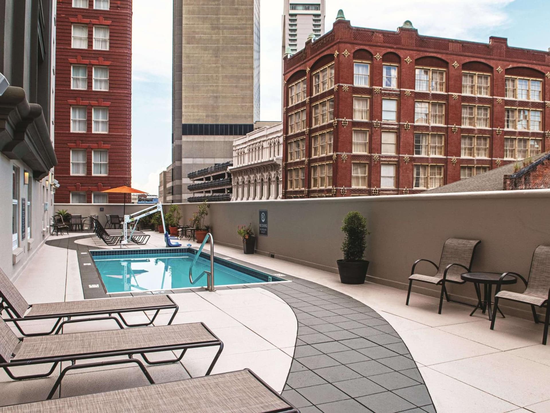La Quinta Inn & Suites by Wyndham New Orleans Downtown property views in New Orleans, LA — gallery photo 3