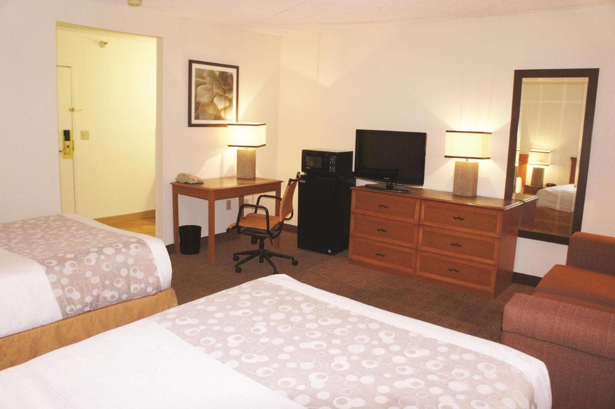 La Quinta Inn by Wyndham Kansas City North gallery photo in Kansas City, MO — image 4