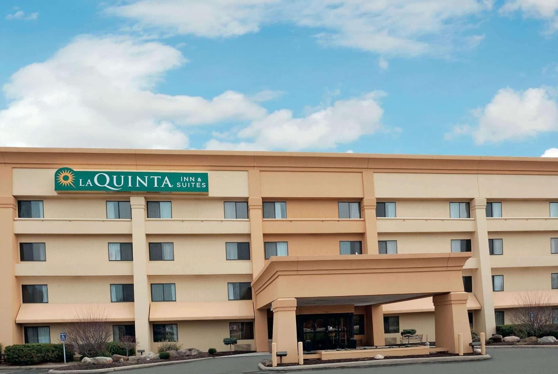 La Quinta by Wyndham Mansfield OH interior in Mansfield, OH — gallery photo 2
