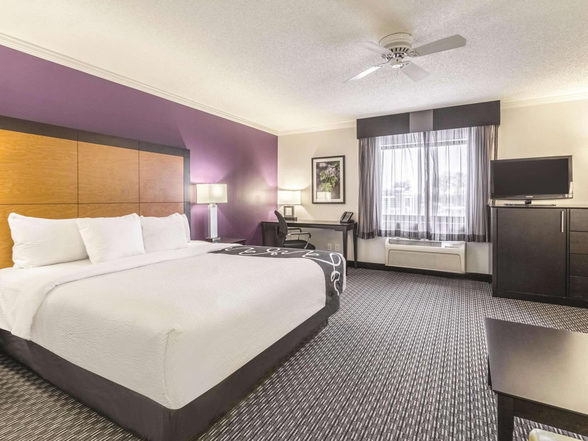La Quinta Inn & Suites by Wyndham Cleveland - Airport North gallery photo in Cleveland, OH — image 14