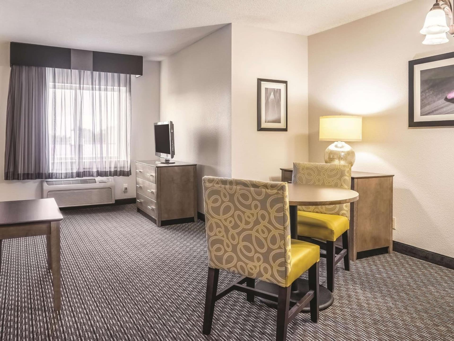 La Quinta by Wyndham Hartford Bradley Airport gallery photo in Windsor Locks — image 28