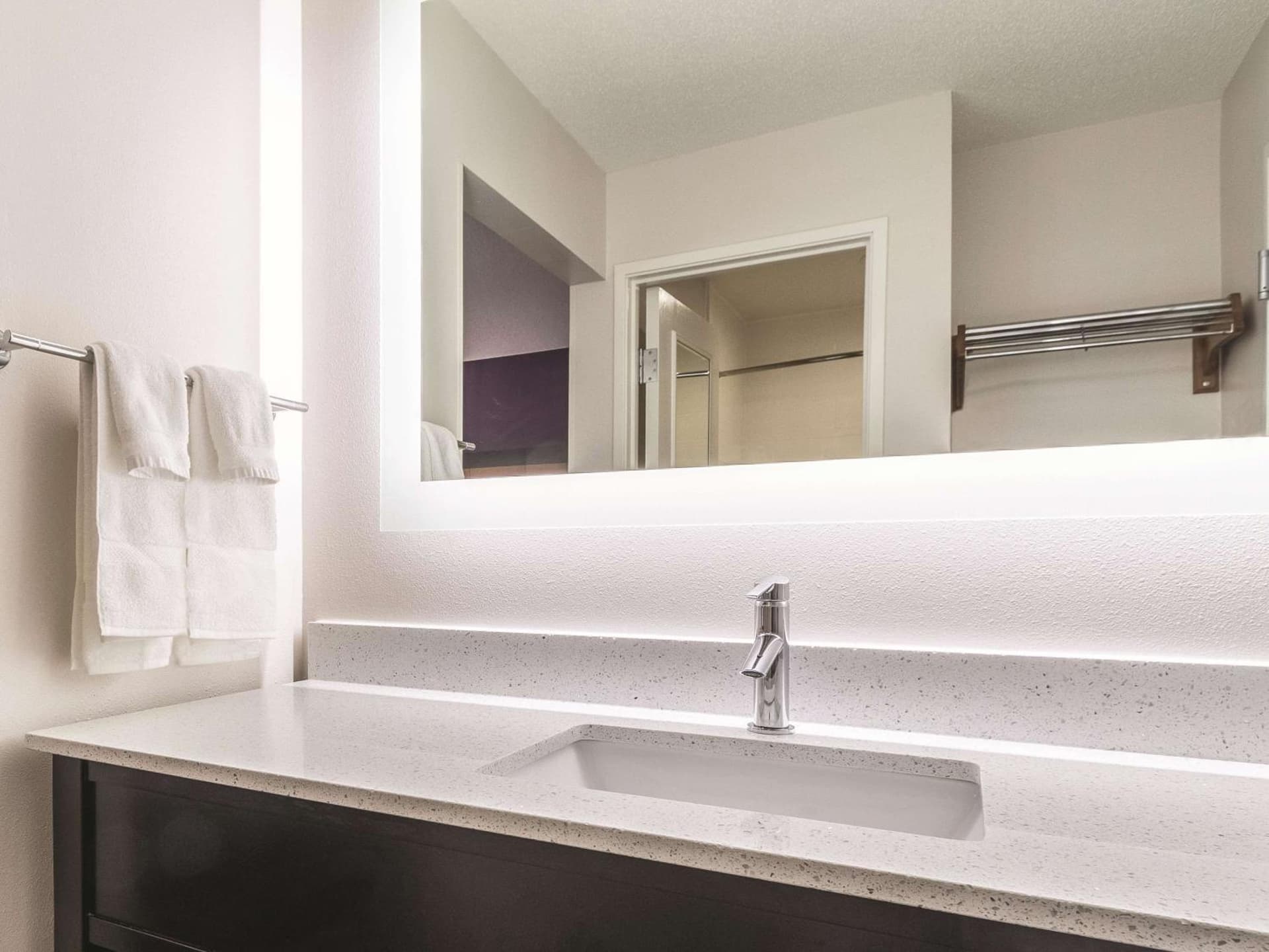 La Quinta Inn & Suites by Wyndham Cleveland - Airport North gallery photo in Cleveland, OH — image 20