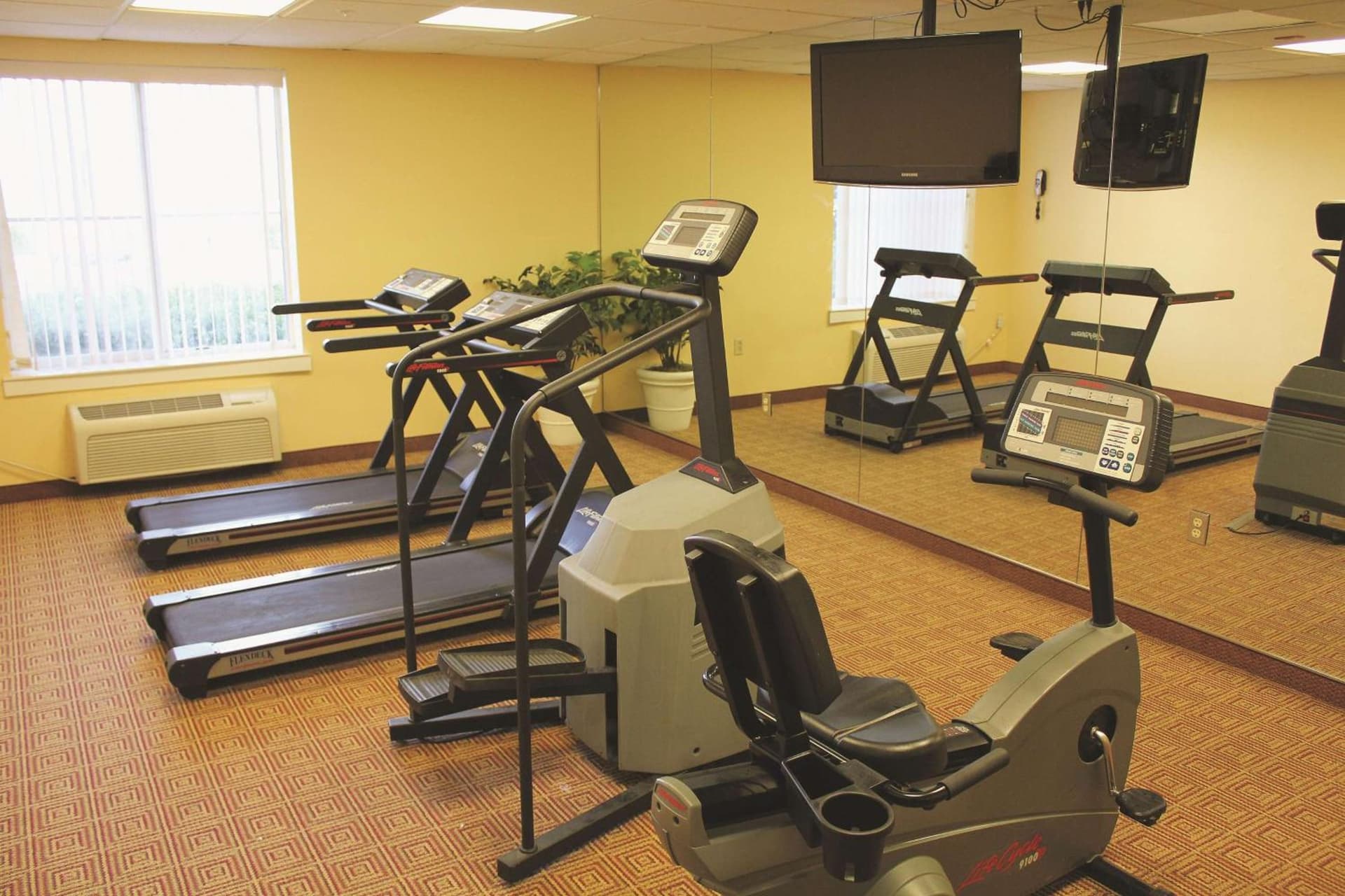 La Quinta Inn & Suites by Wyndham Sawgrass gallery photo in Sunrise, FL — image 39