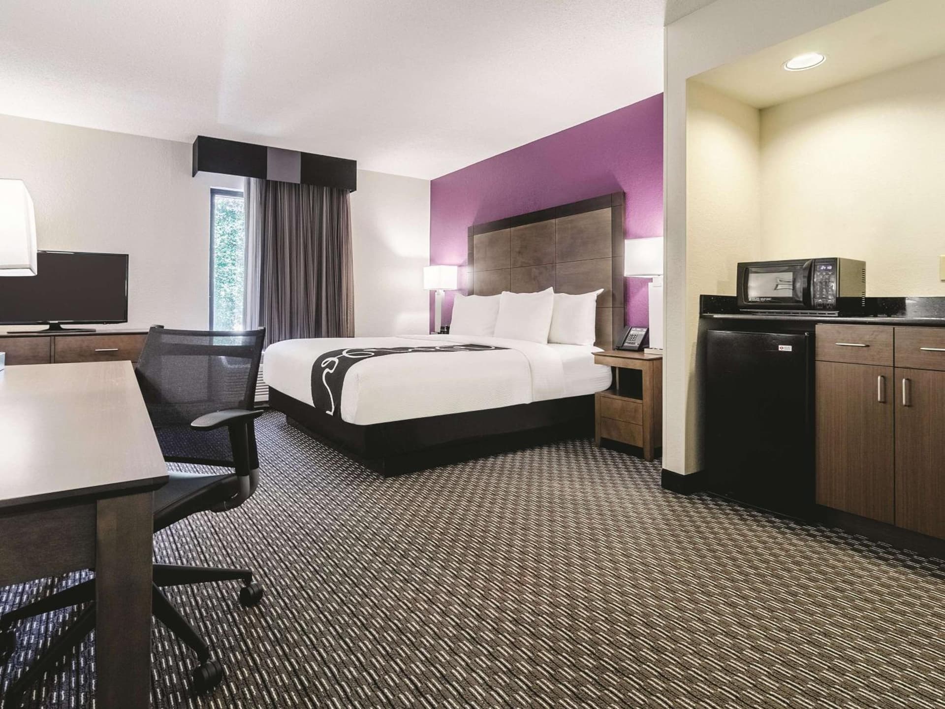 La Quinta Inn & Suites by Wyndham Myrtle Beach - N Kings Hwy gallery photo in Myrtle Beach, SC — image 9