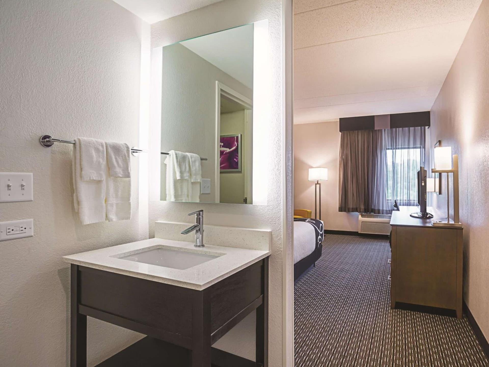 La Quinta Inn & Suites by Wyndham Myrtle Beach - N Kings Hwy gallery photo in Myrtle Beach, SC — image 54