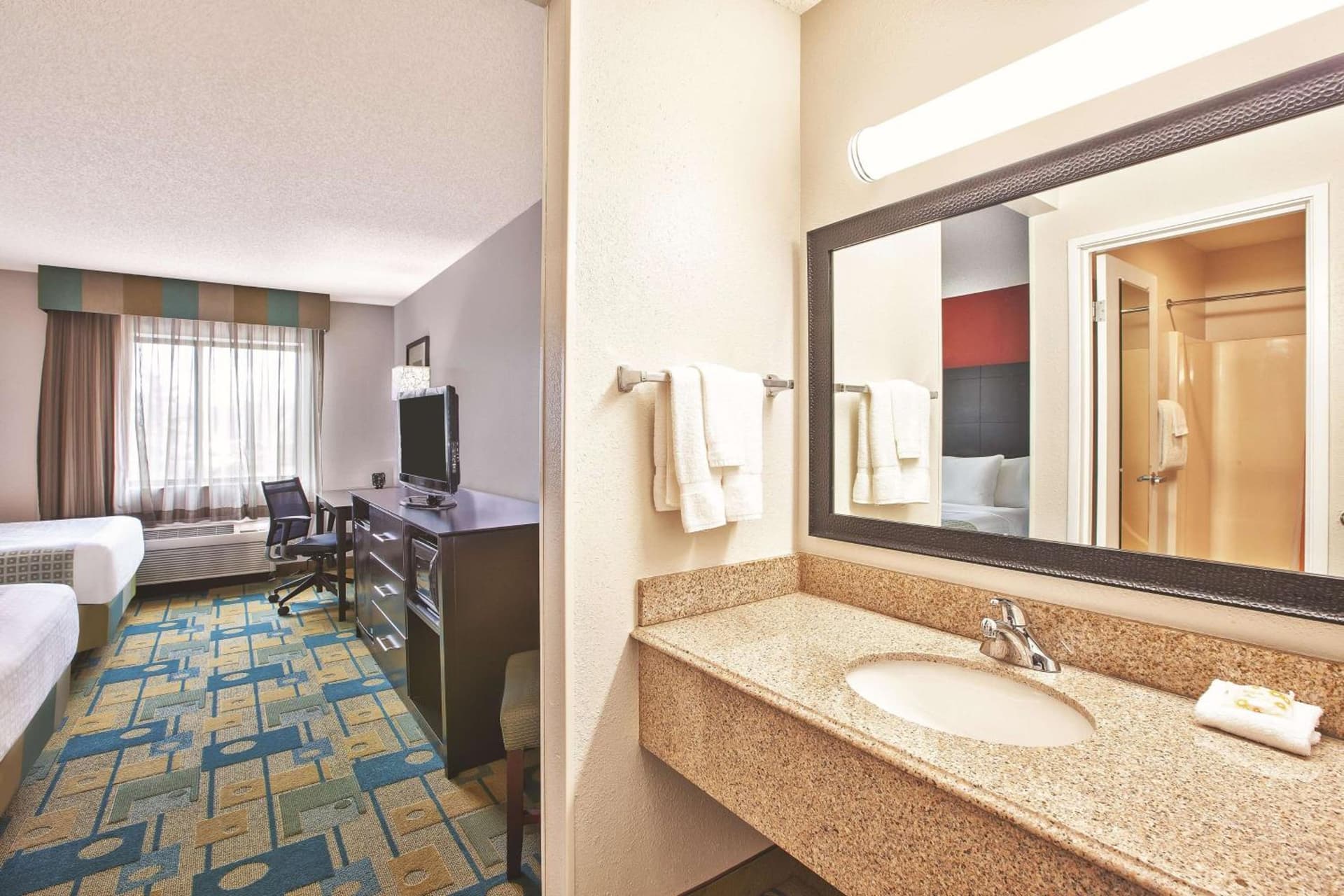 La Quinta Inn by Wyndham Toledo Perrysburg gallery photo in Perrysburg, OH — image 24
