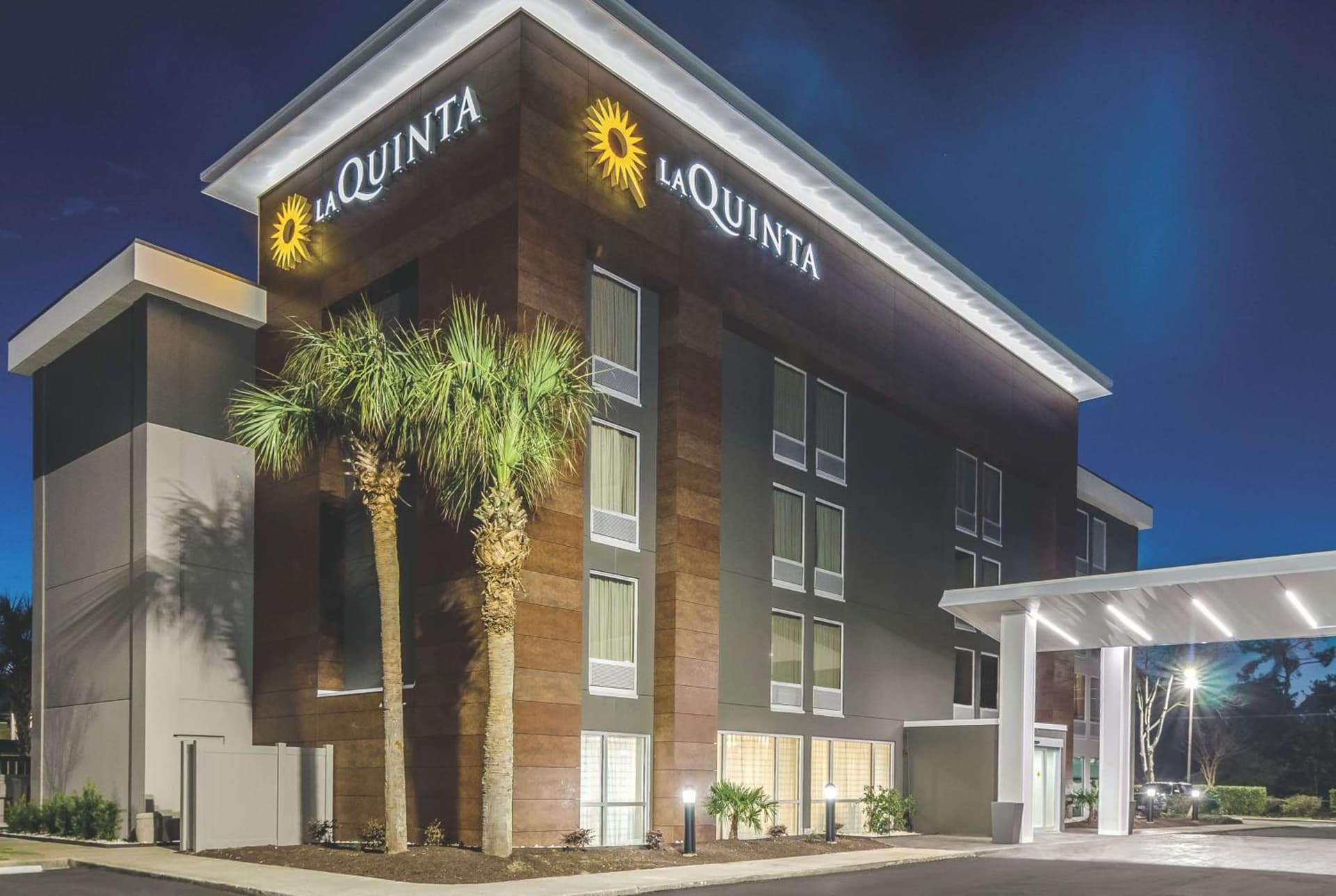 La Quinta Inn & Suites by Wyndham Myrtle Beach - N Kings Hwy gallery photo in Myrtle Beach, SC — image 15