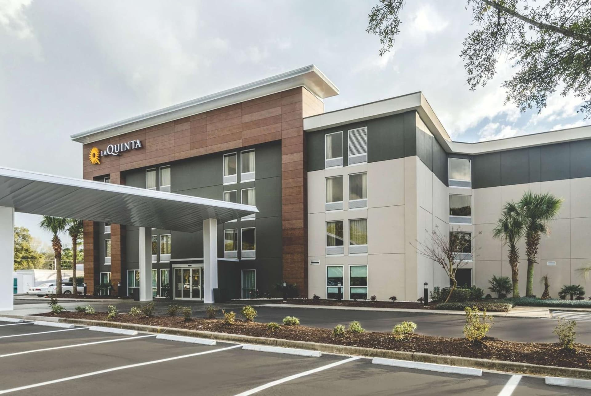 La Quinta Inn & Suites by Wyndham Myrtle Beach - N Kings Hwy property views in Myrtle Beach, SC — gallery photo 3