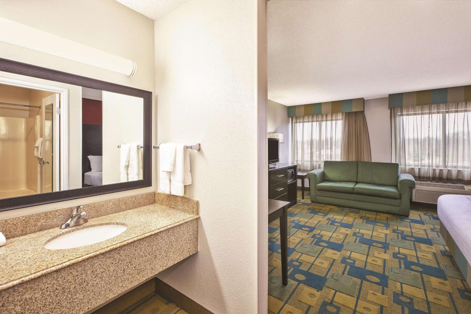 La Quinta Inn by Wyndham Toledo Perrysburg gallery photo in Perrysburg, OH — image 26