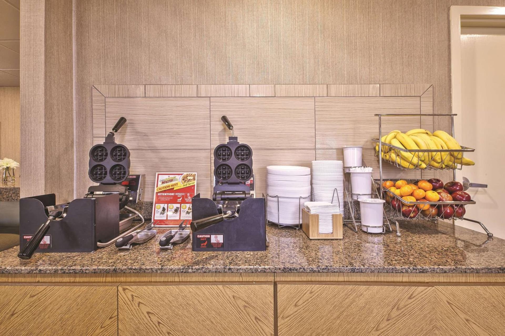 La Quinta Inn by Wyndham Toledo Perrysburg gallery photo in Perrysburg, OH — image 28