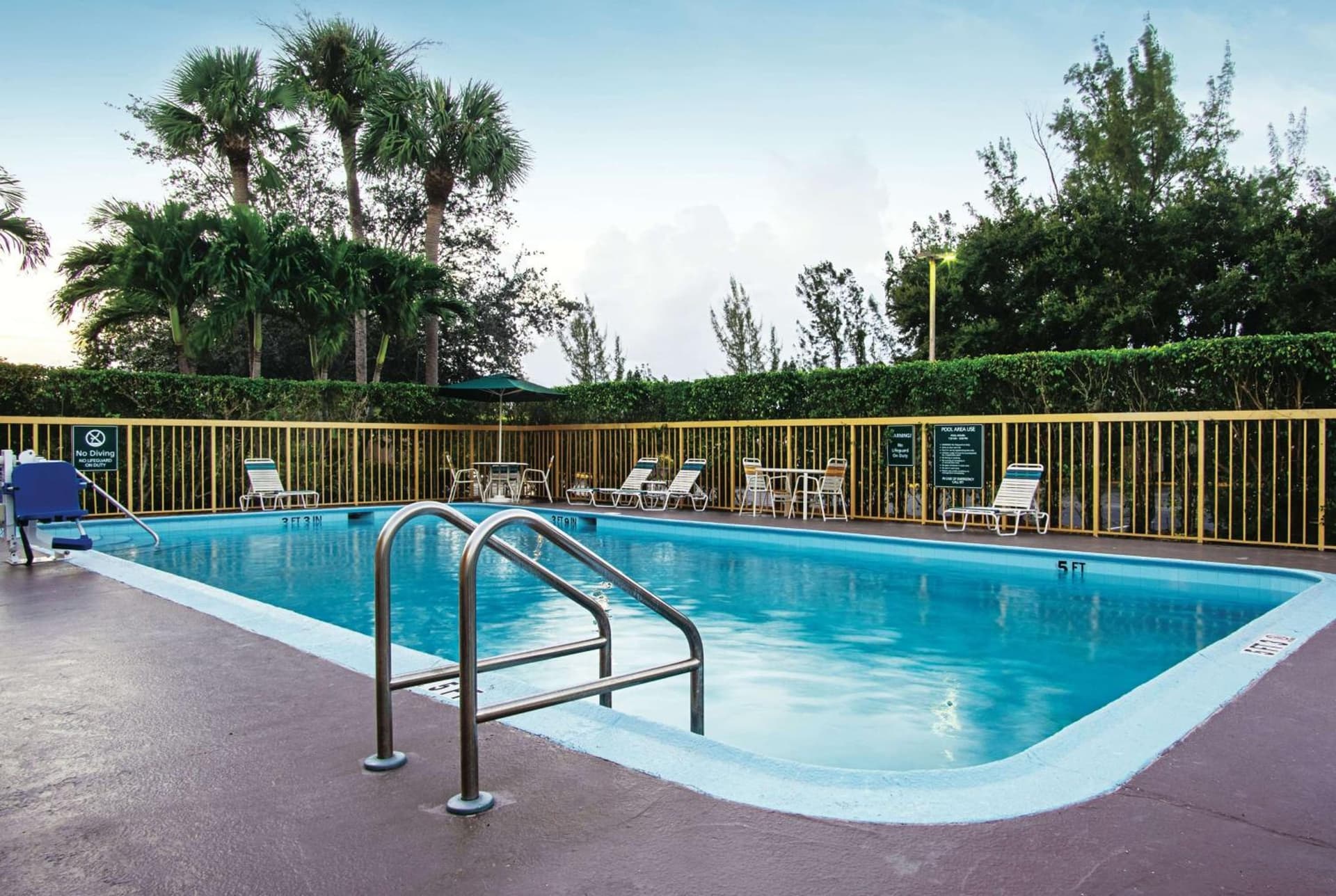 La Quinta Inn by Wyndham West Palm Beach - Florida Turnpike gallery photo in West Palm Beach, FL — image 32