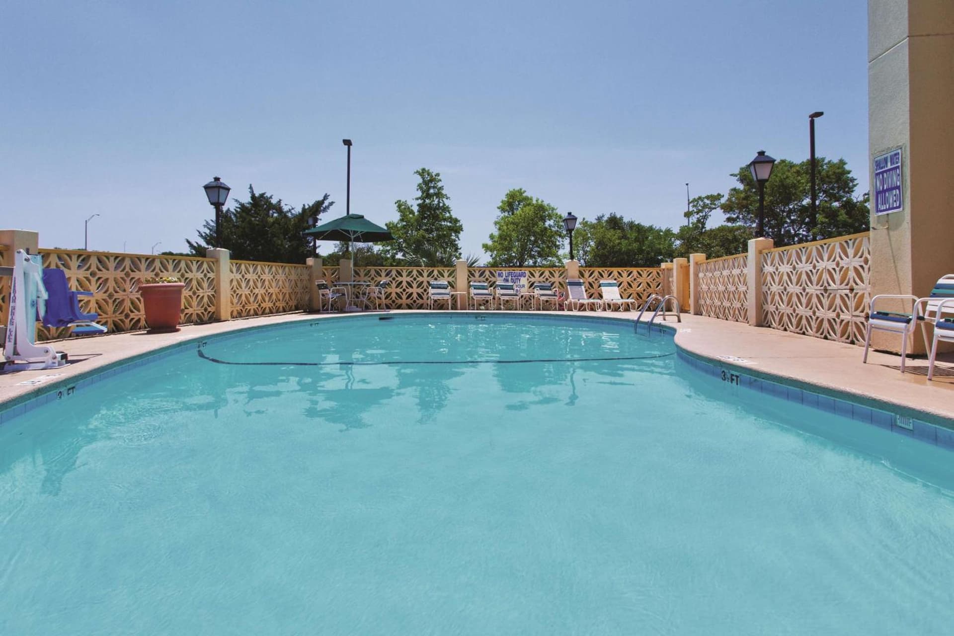 La Quinta Inn & Suites by Wyndham Charleston Riverview gallery photo in Charleston, SC — image 20