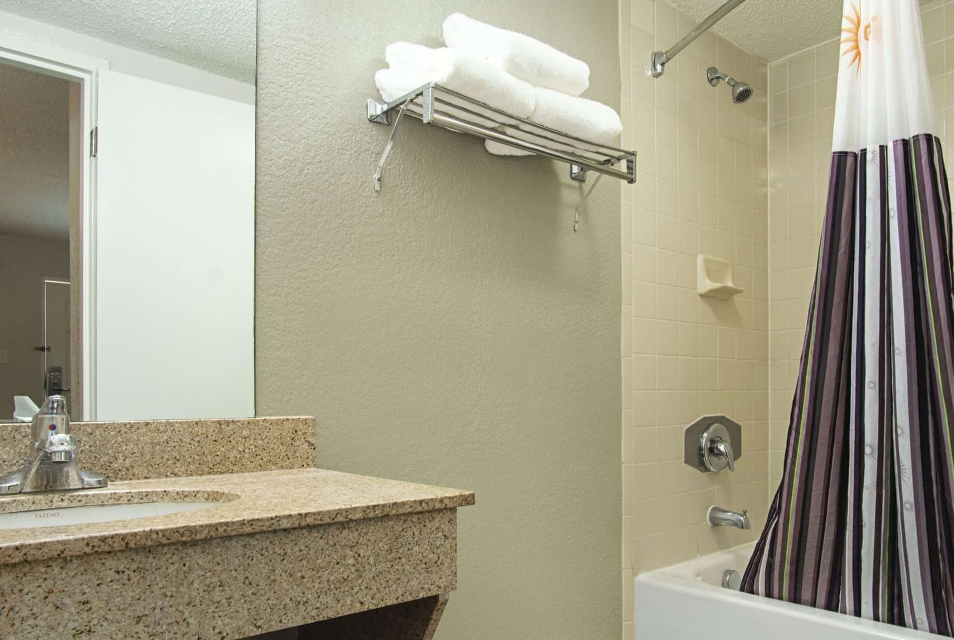 La Quinta Inn by Wyndham West Palm Beach - Florida Turnpike gallery photo in West Palm Beach, FL — image 26
