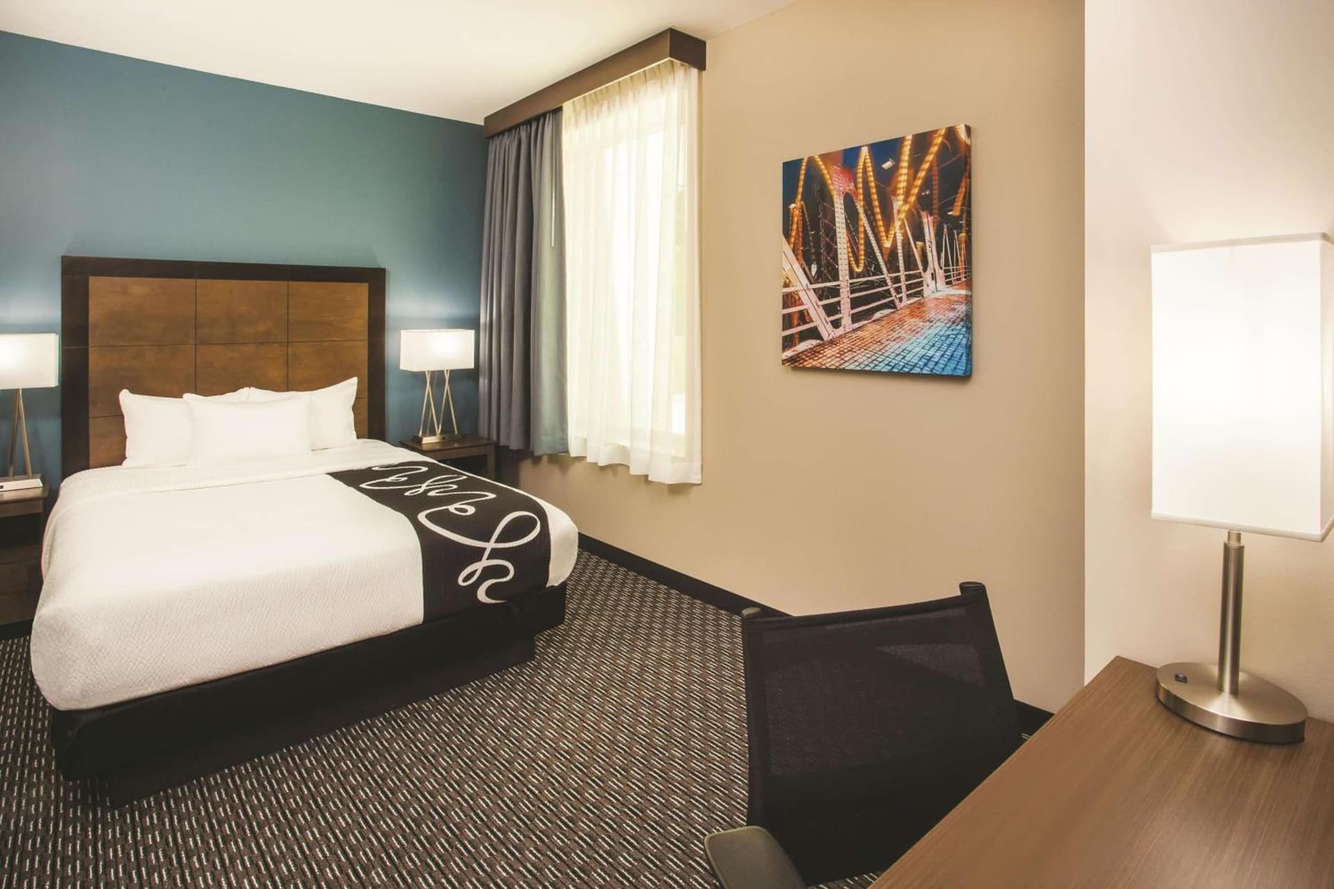 La Quinta Inn & Suites by Wyndham Chicago Downtown property views in Chicago, IL — gallery photo 3