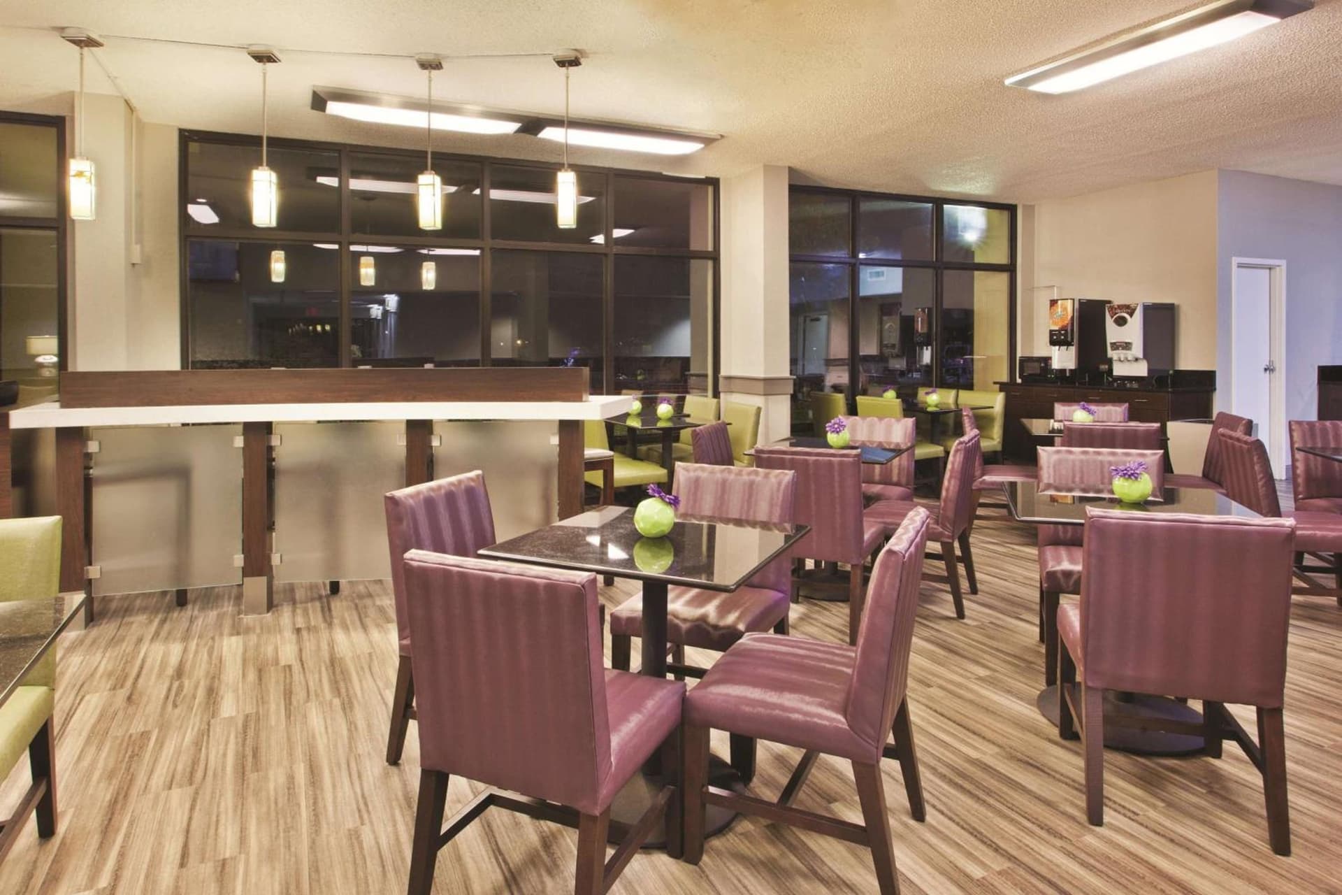 La Quinta Inn & Suites by Wyndham Charleston Riverview gallery photo in Charleston, SC — image 15