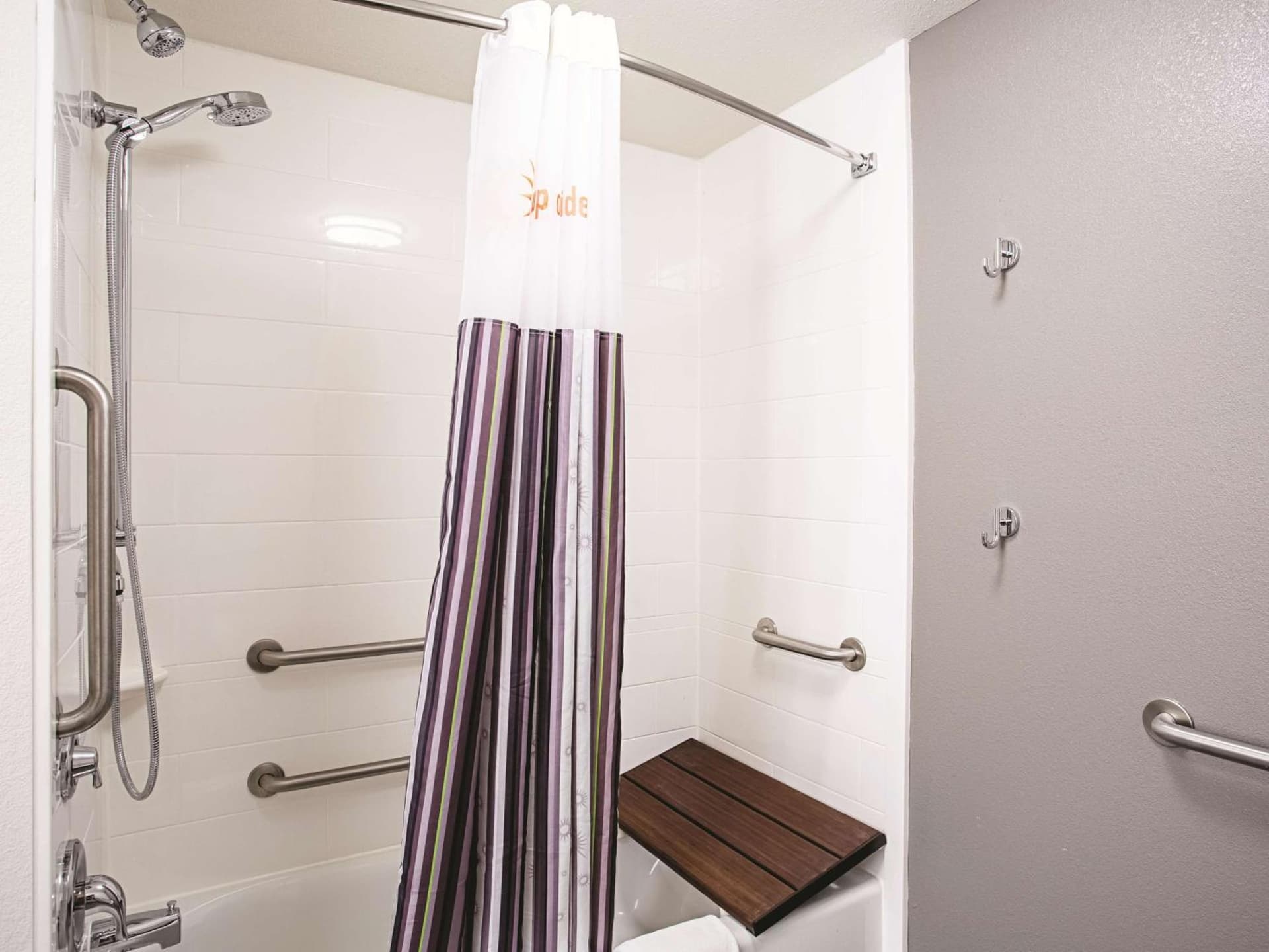 La Quinta by Wyndham Baltimore N / White Marsh interior in Baltimore, MD — gallery photo 2