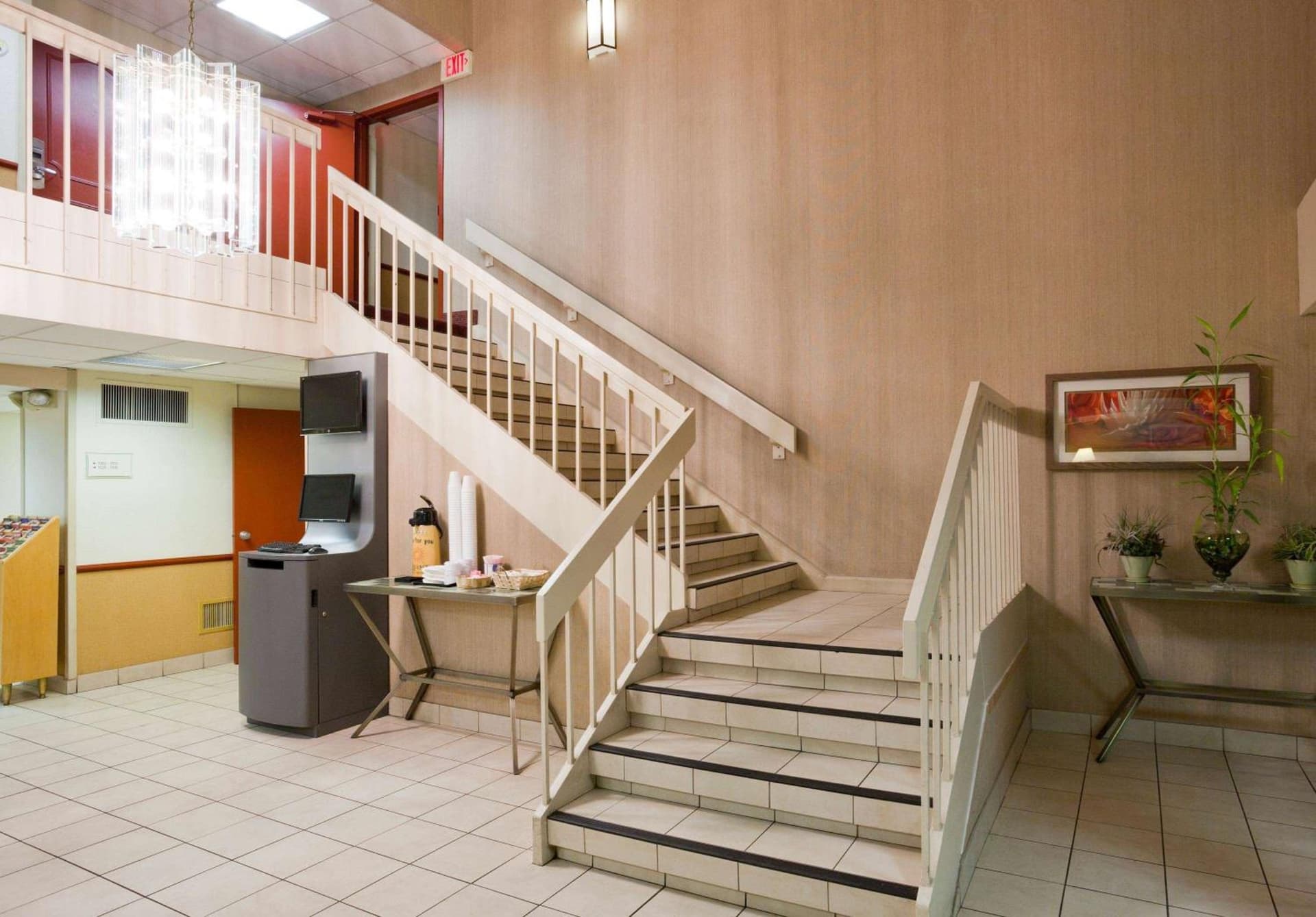 La Quinta Inn by Wyndham Minneapolis Airport Bloomington interior in Bloomington, MN — gallery photo 2