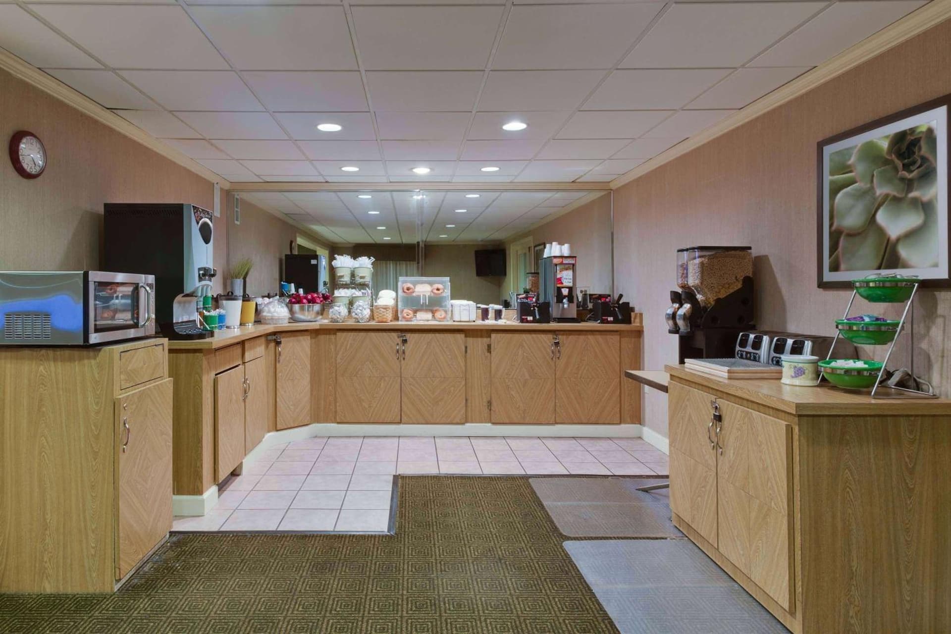 La Quinta by Wyndham Lakeland East gallery photo in Lakeland, FL — image 16
