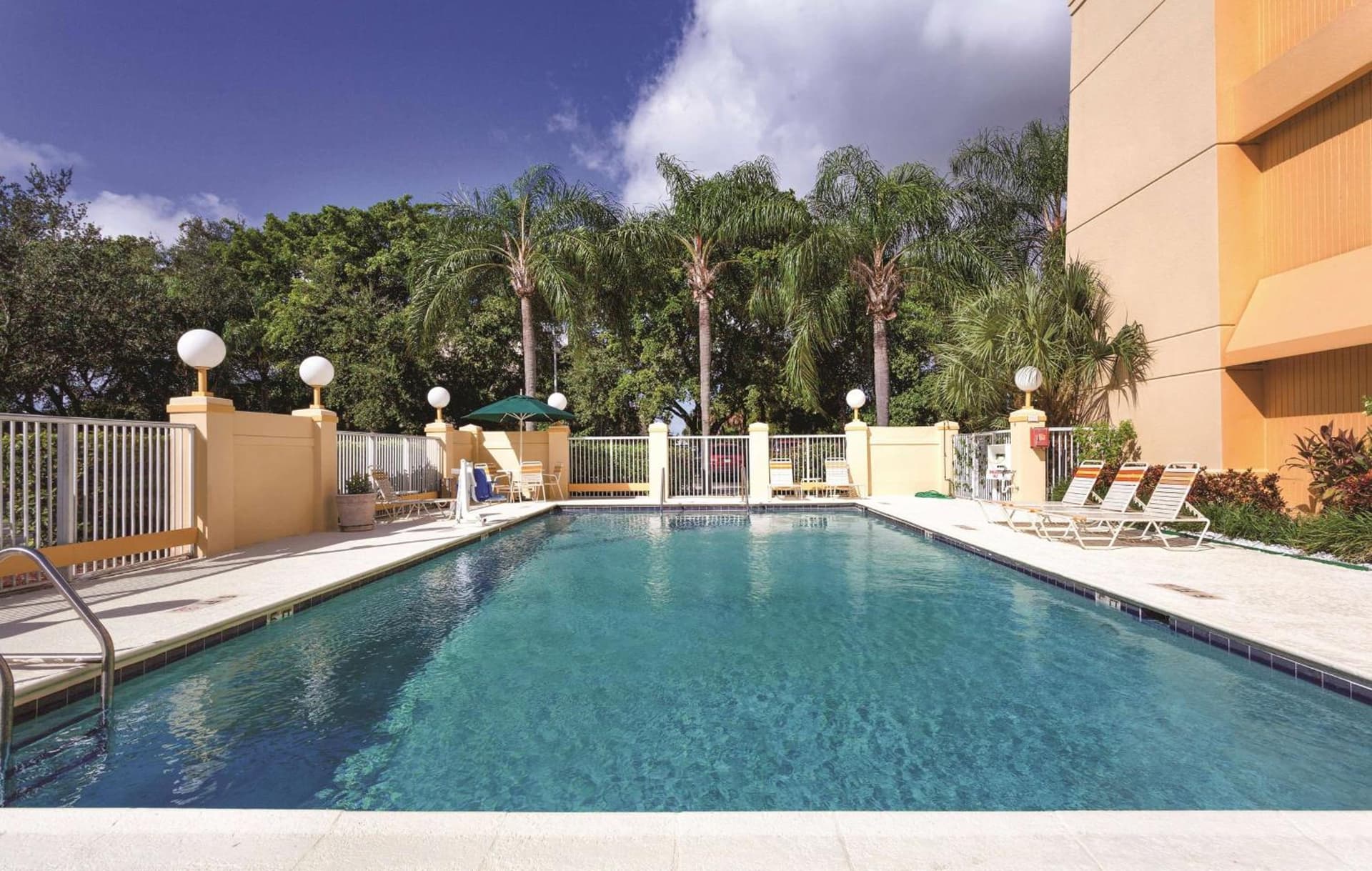 La Quinta by Wyndham Miami Airport East interior in Miami, FL — gallery photo 2