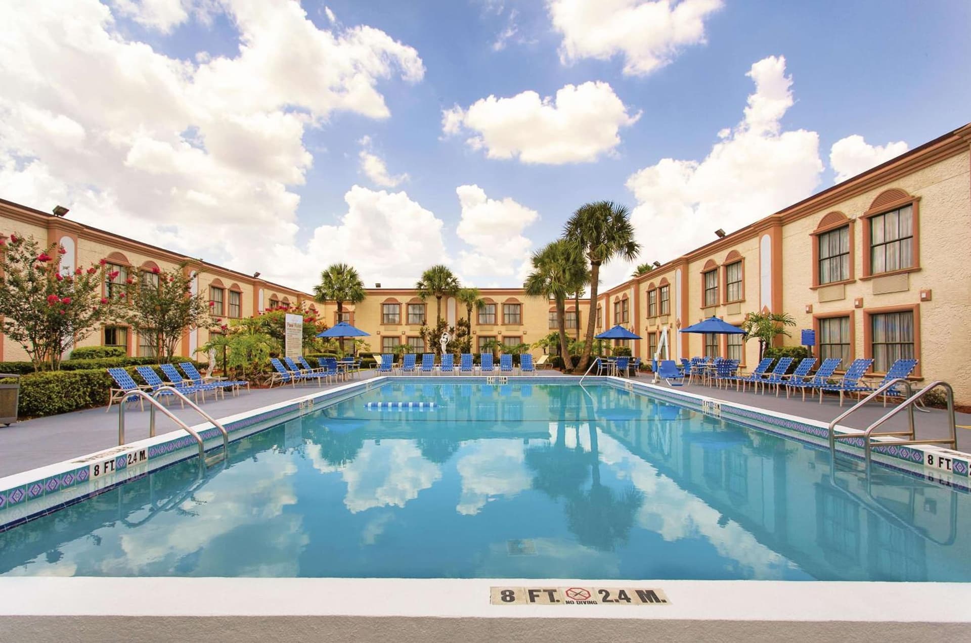 La Quinta Inn by Wyndham Orlando International Drive North gallery photo in Orlando, FL — image 13