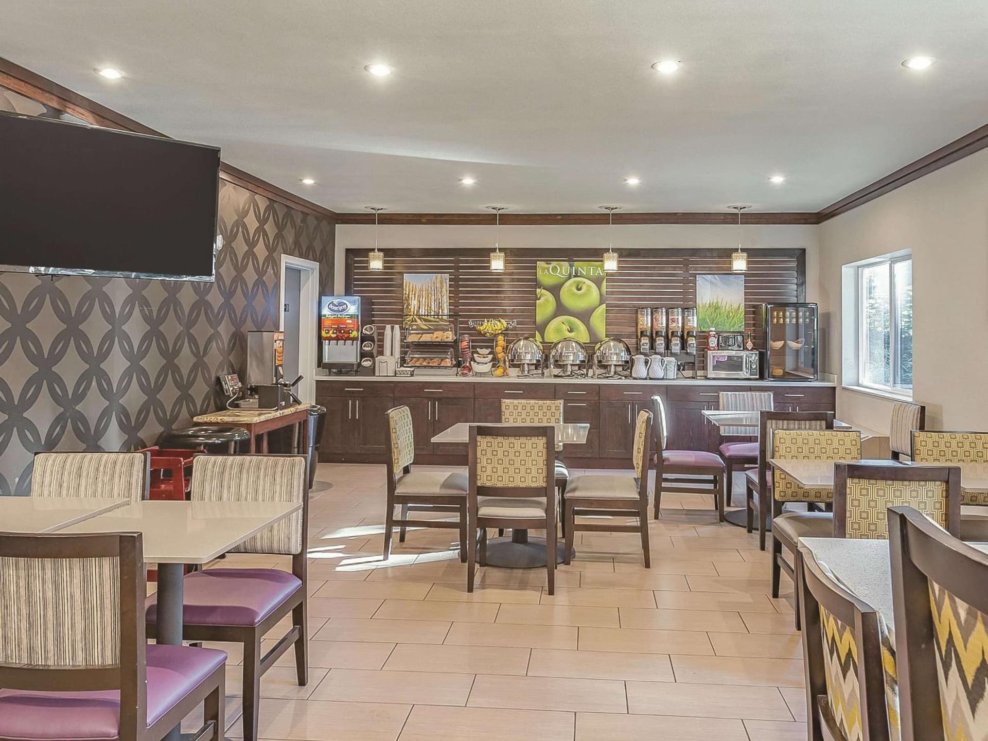 La Quinta Inn by Wyndham Olympia - Lacey interior in Lacey, WA — gallery photo 2