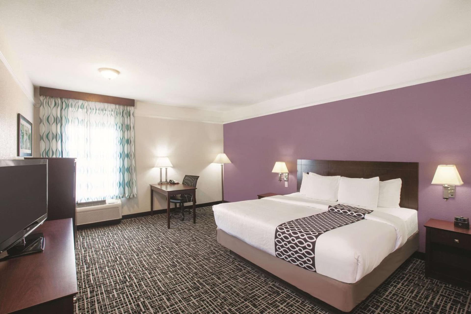 La Quinta by Wyndham Mansfield TX interior in Mansfield, TX — gallery photo 2