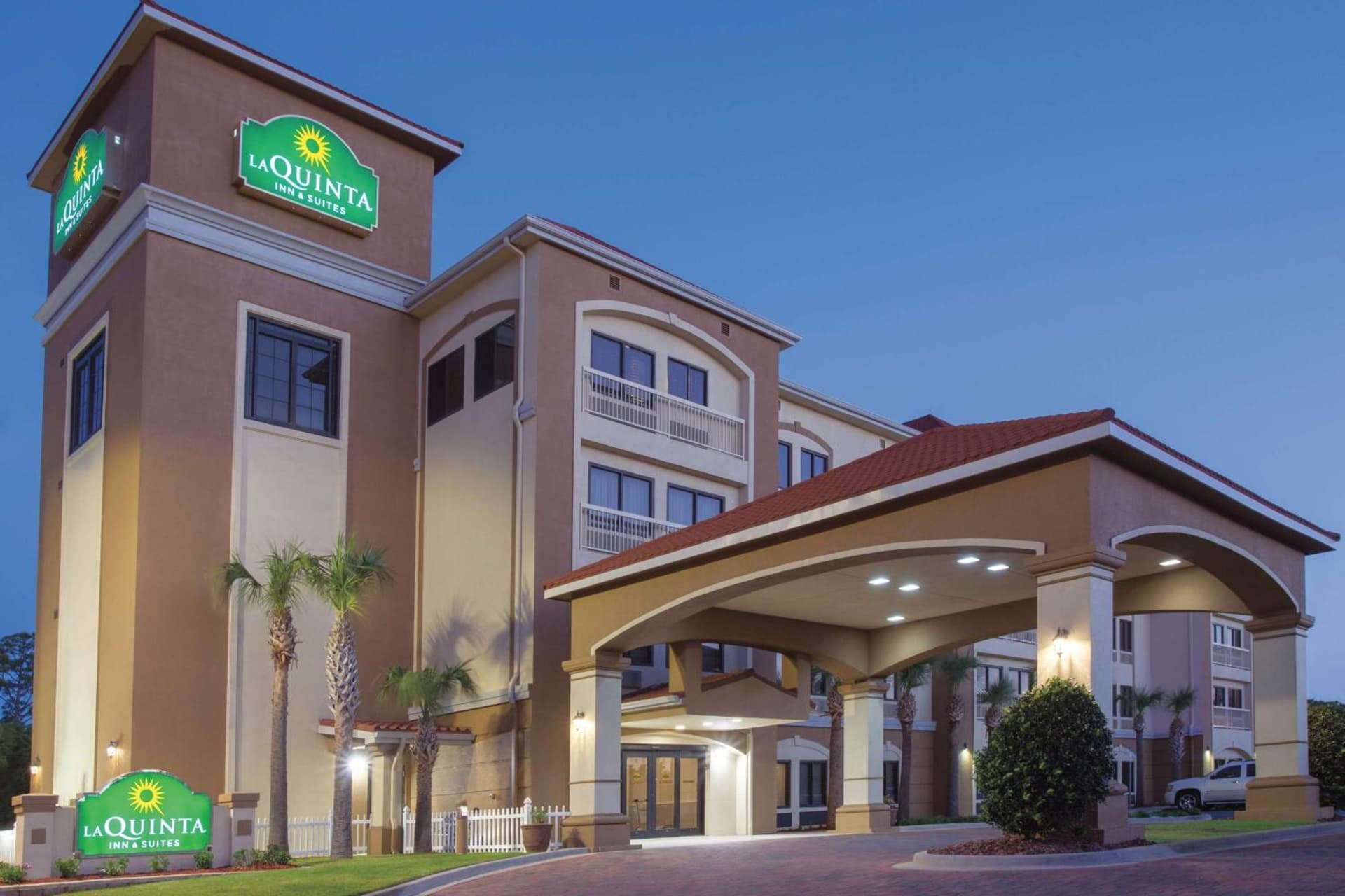 La Quinta by Wyndham Fort Walton Beach featured exterior or lobby in Fort Walton Beach, FL — similar hotel