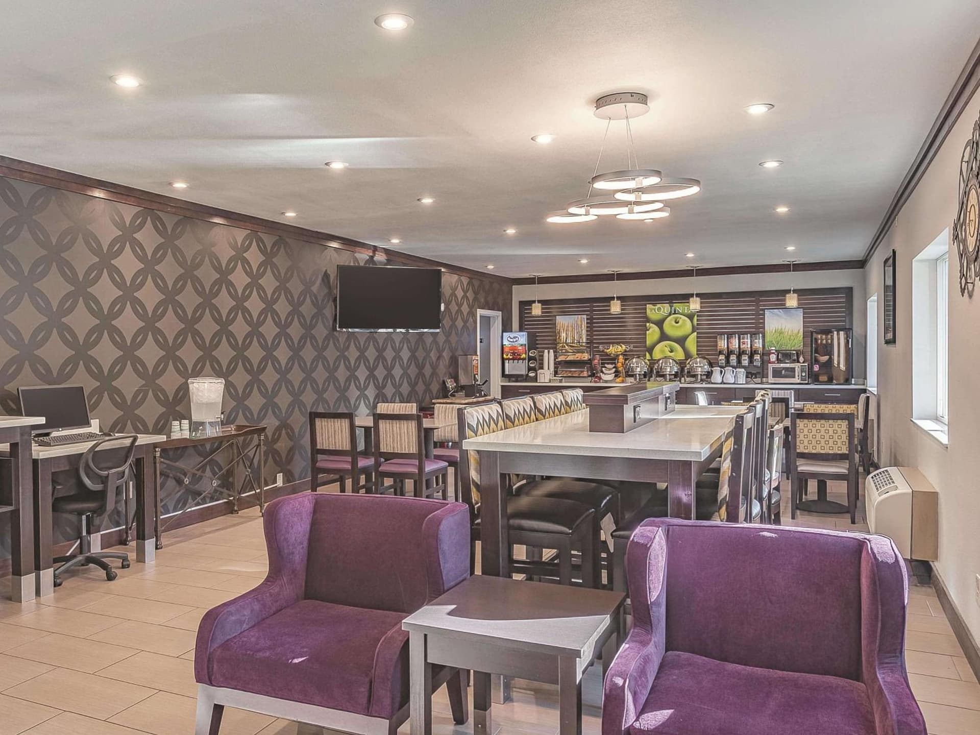 La Quinta Inn by Wyndham Olympia - Lacey gallery photo in Lacey, WA — image 16