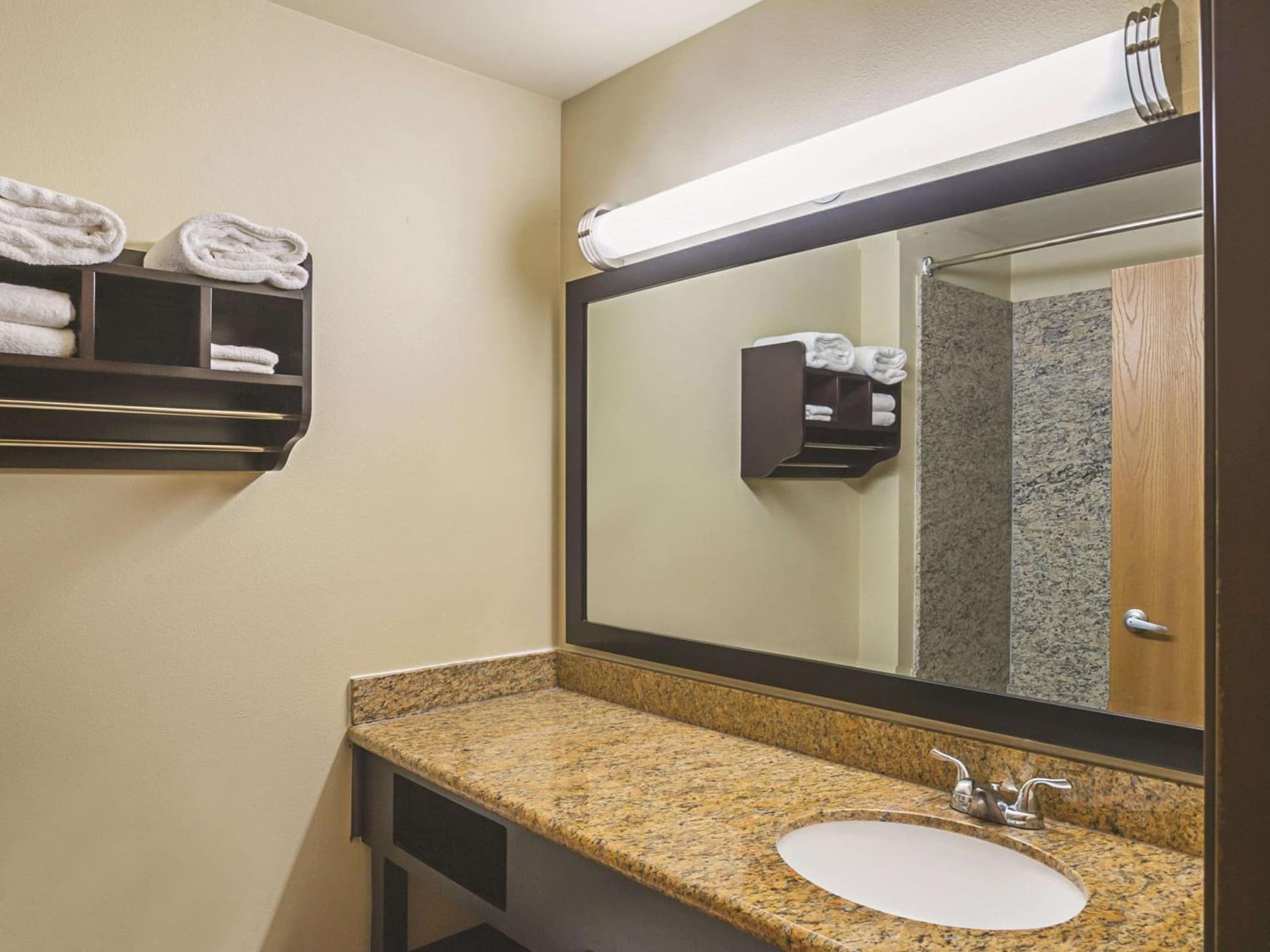 La Quinta Inn by Wyndham Olympia - Lacey gallery photo in Lacey, WA — image 4
