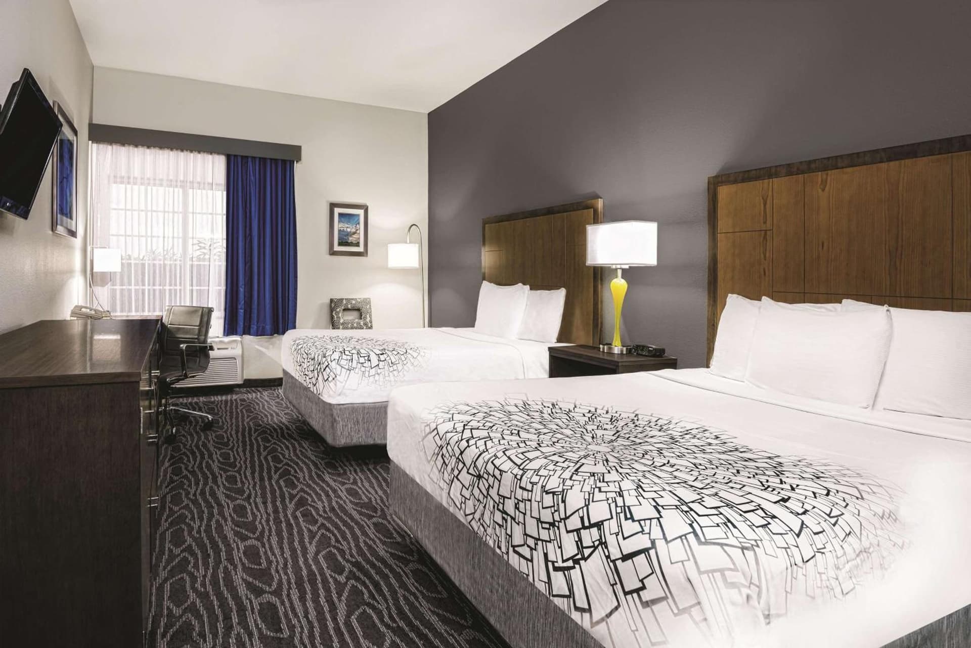 La Quinta Inn & Suites by Wyndham Mercedes Outlet Mall gallery photo in Mercedes, TX — image 5