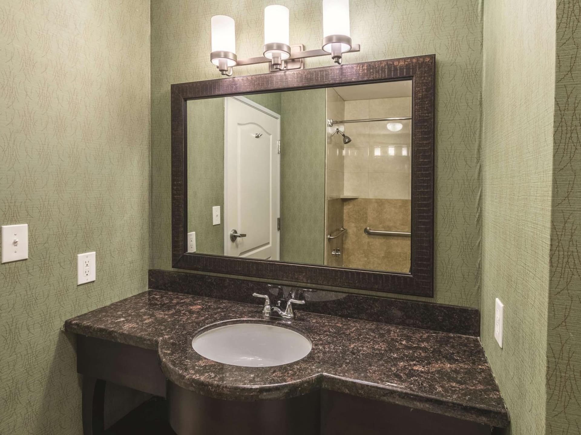 La Quinta by Wyndham Fort Worth - Lake Worth gallery photo in Fort Worth, TX — image 21