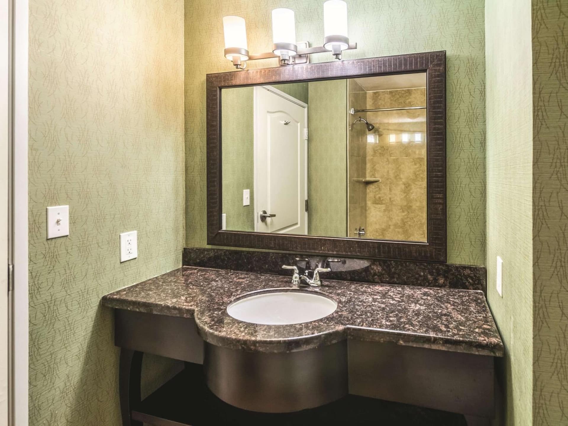 La Quinta by Wyndham Fort Worth - Lake Worth gallery photo in Fort Worth, TX — image 27