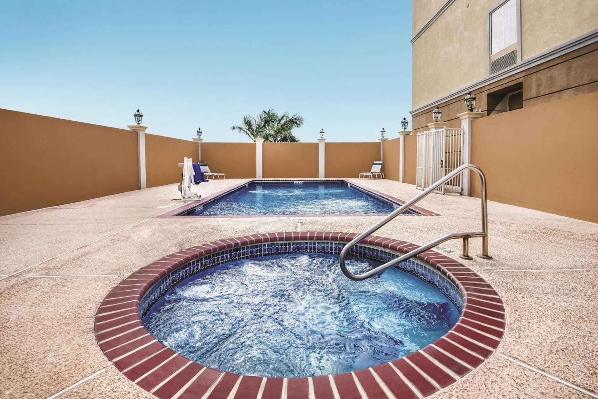 La Quinta Inn & Suites by Wyndham Mercedes Outlet Mall gallery photo in Mercedes, TX — image 35