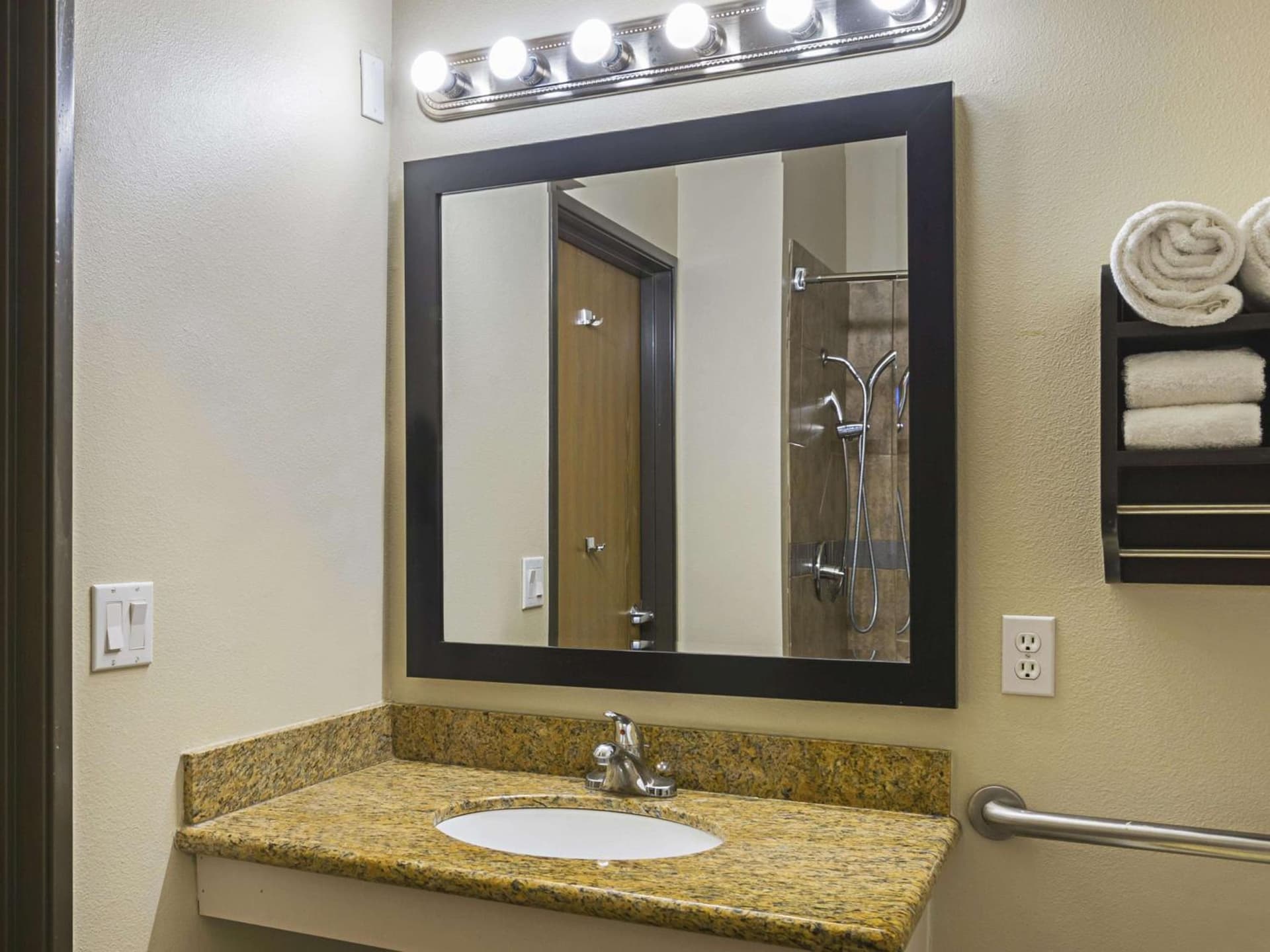 La Quinta Inn by Wyndham Olympia - Lacey interior in Lacey, WA — gallery photo 2